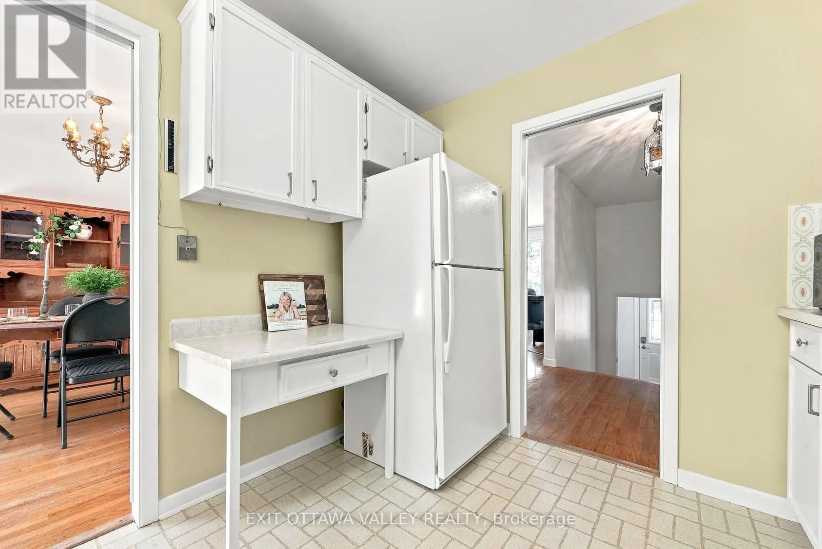 6 SUMAC COURT