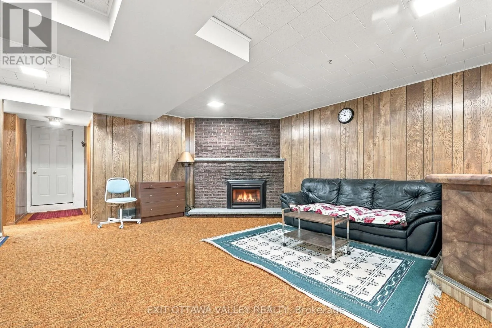 6 SUMAC COURT