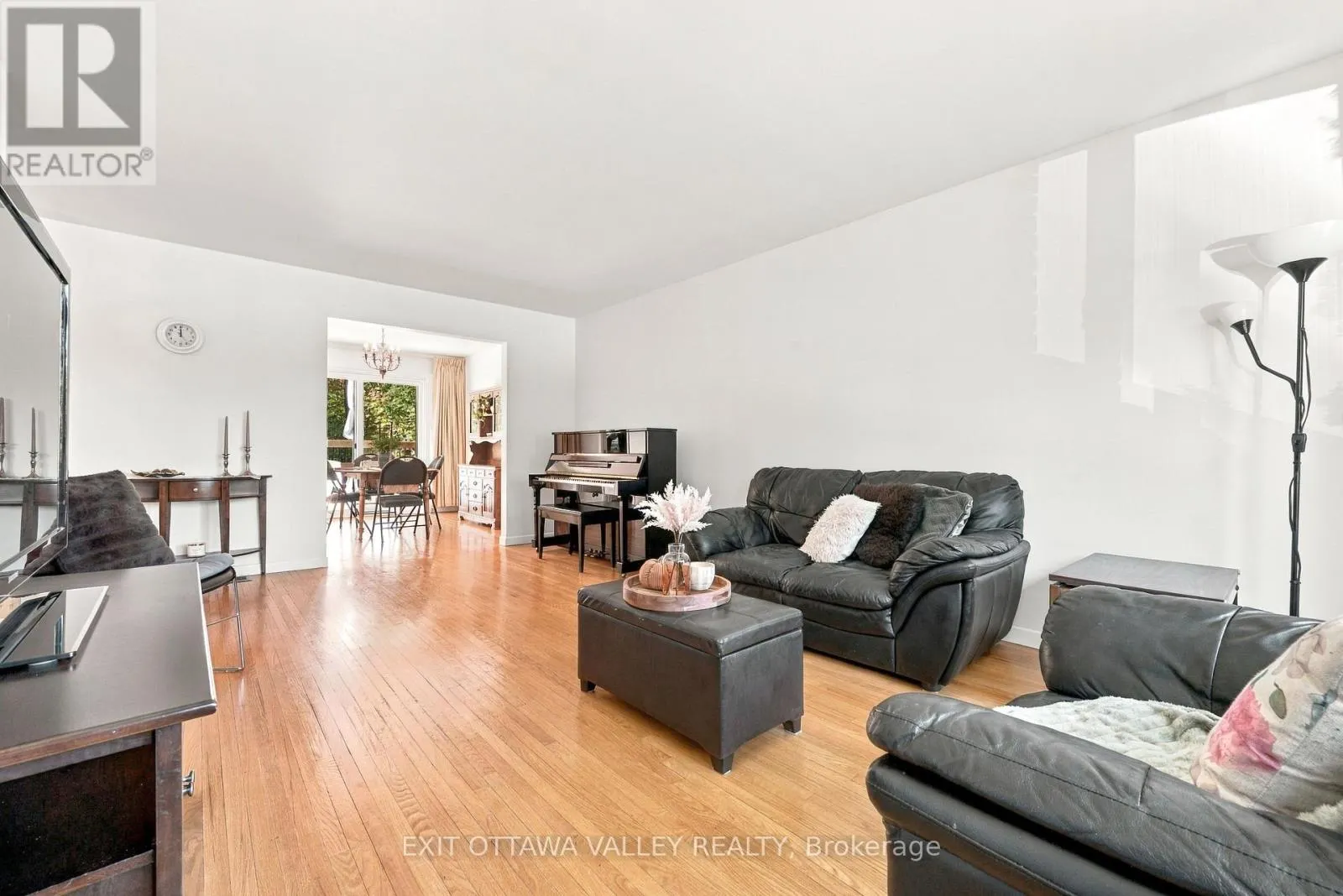 6 SUMAC COURT