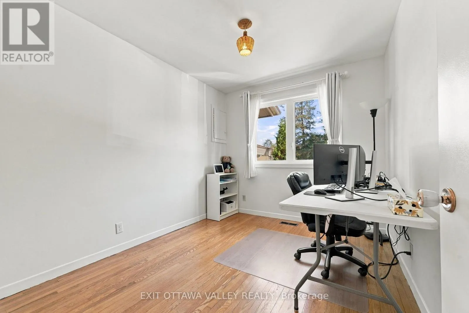6 SUMAC COURT