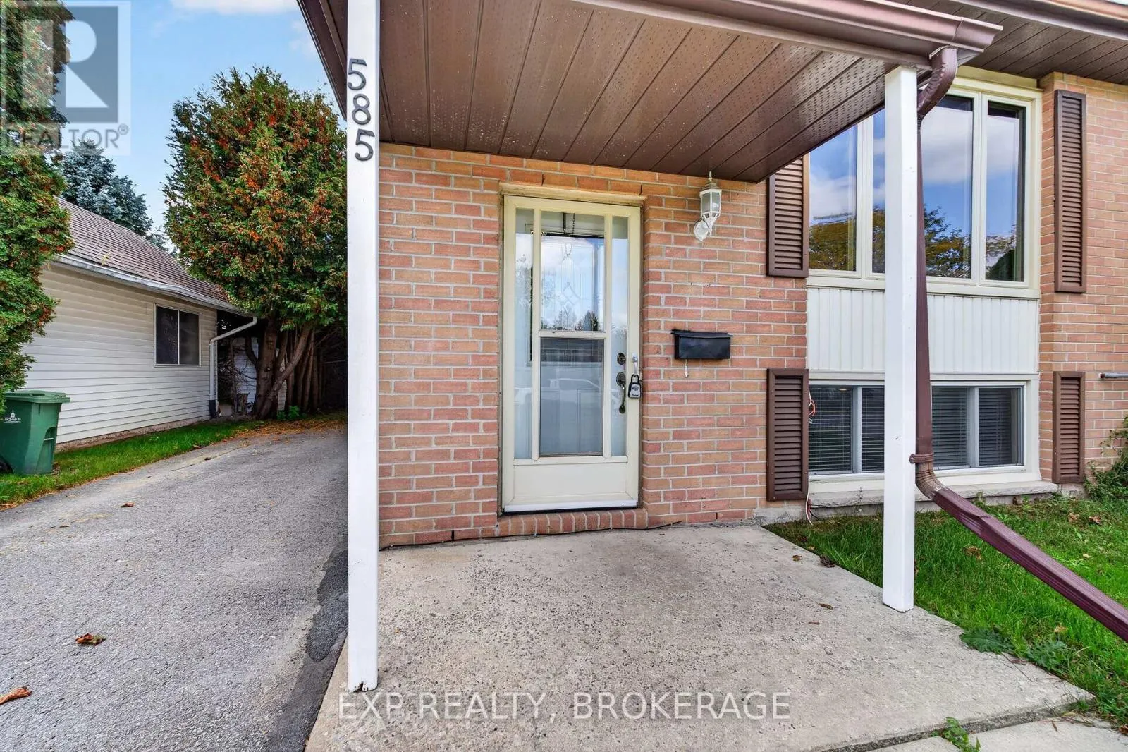 585 GAVIN COURT