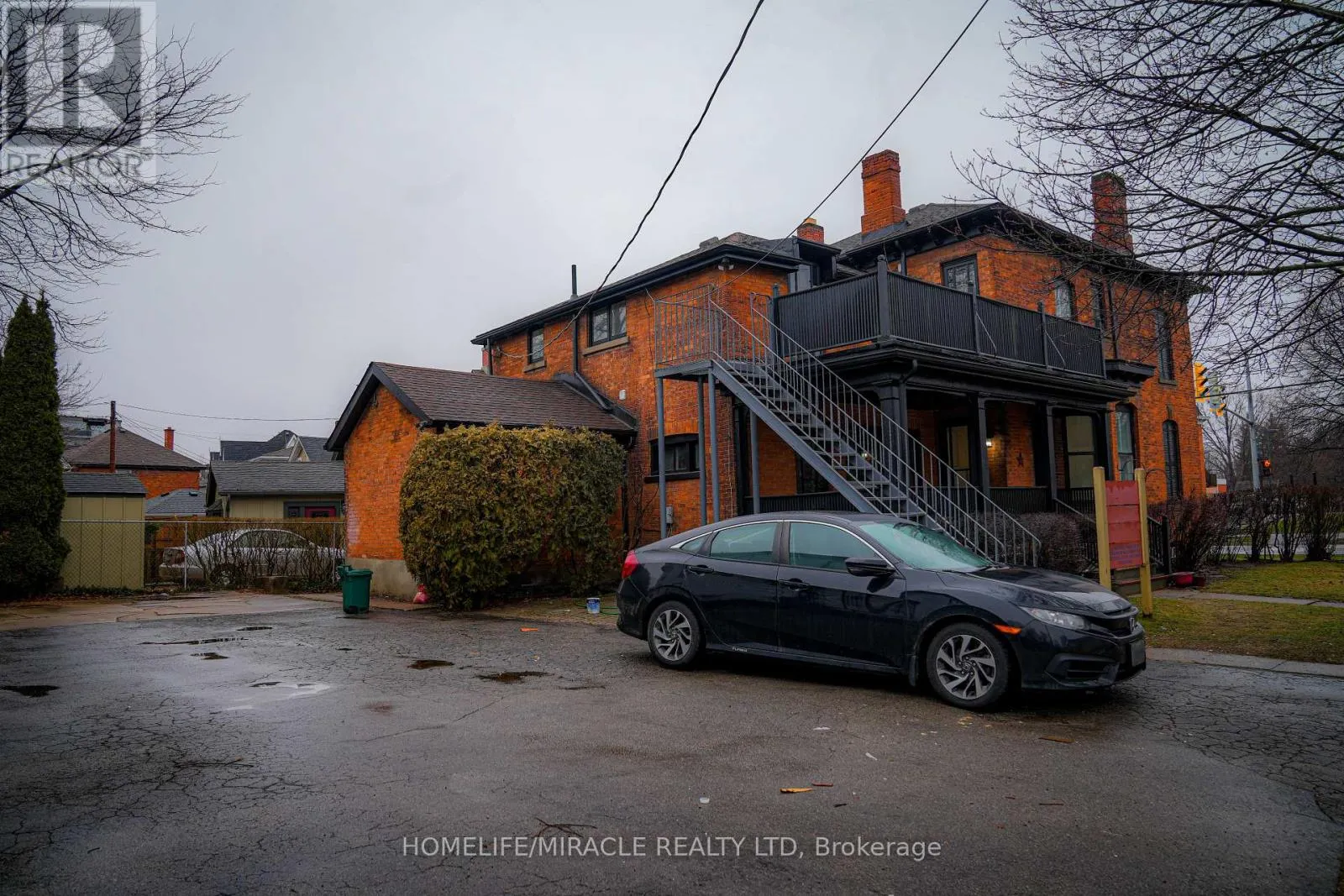 22 WELLAND AVENUE