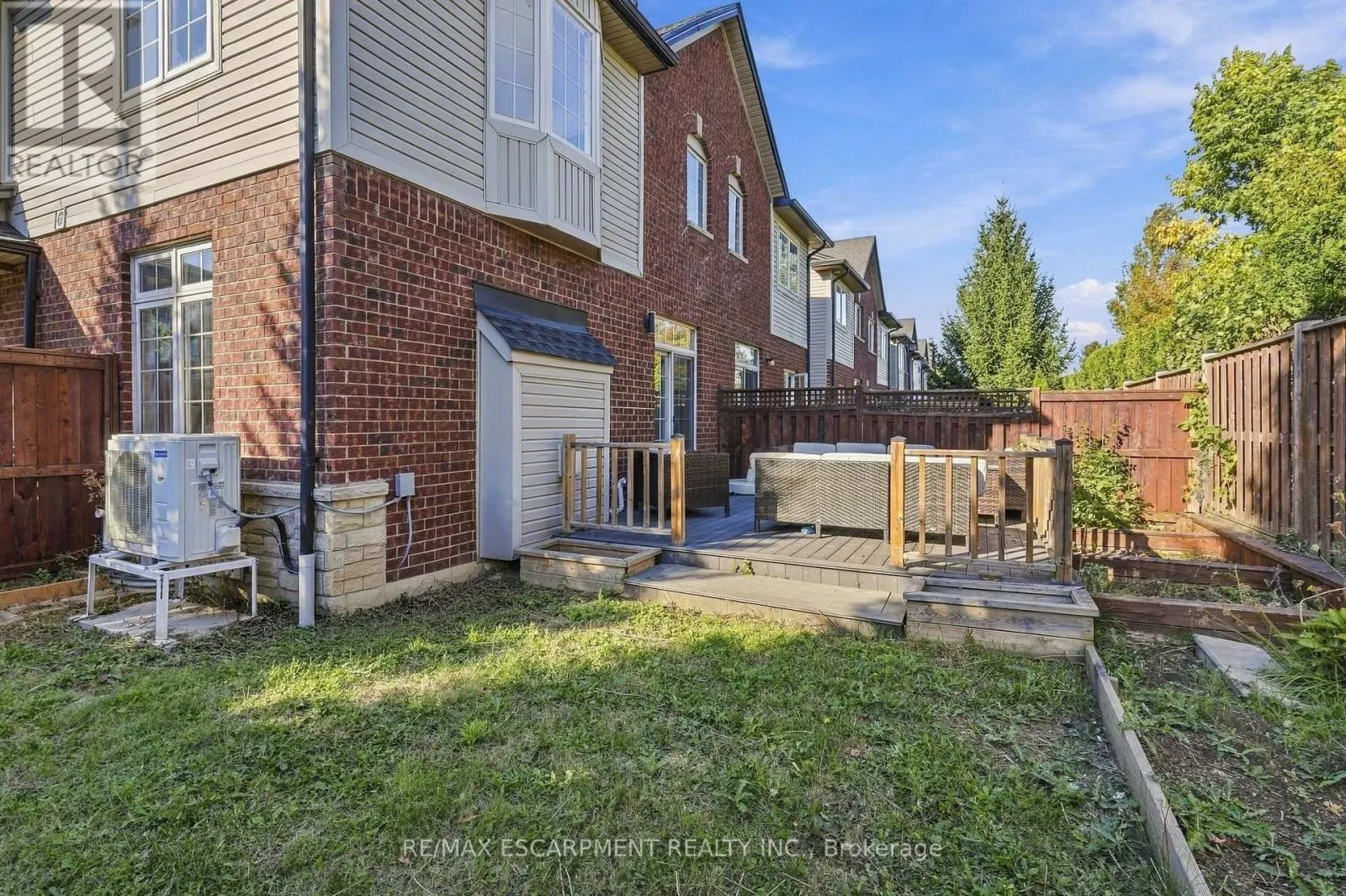 8 - 400 STONEHENGE DRIVE