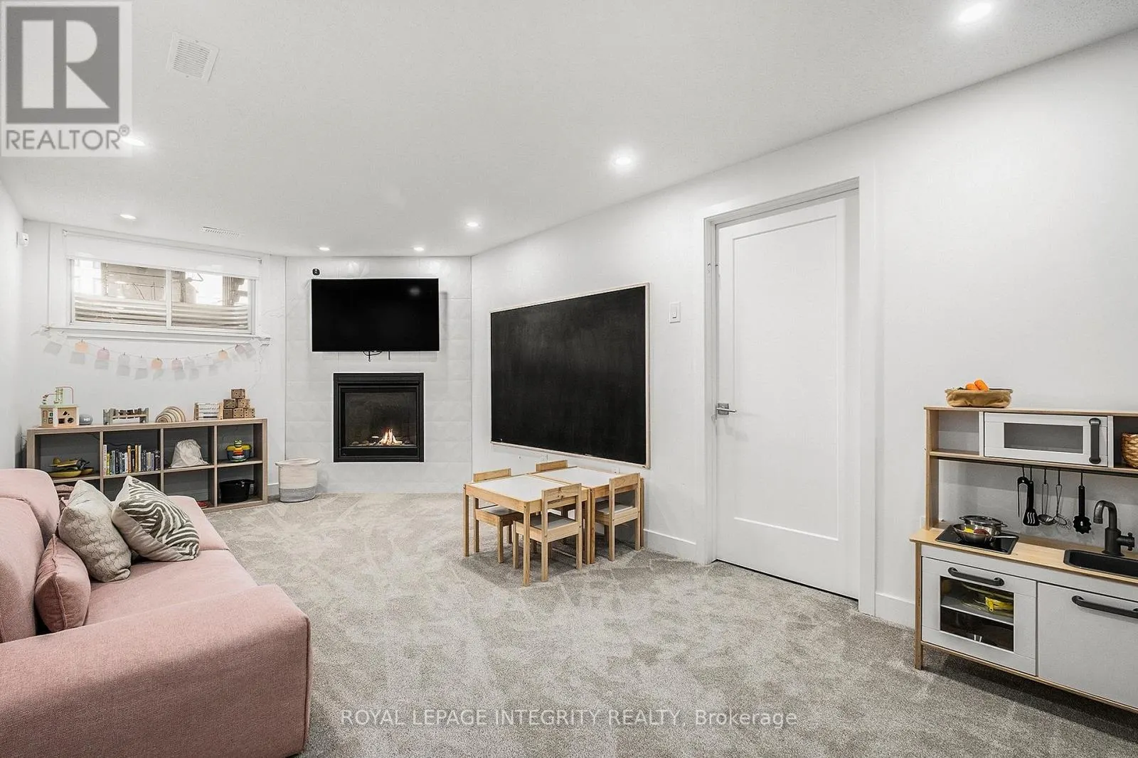 860 SOLARIUM AVENUE
