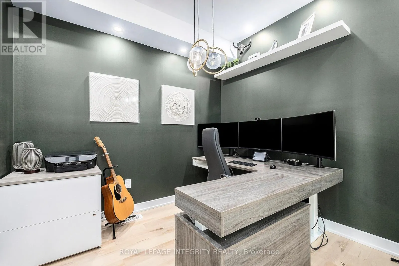 860 SOLARIUM AVENUE
