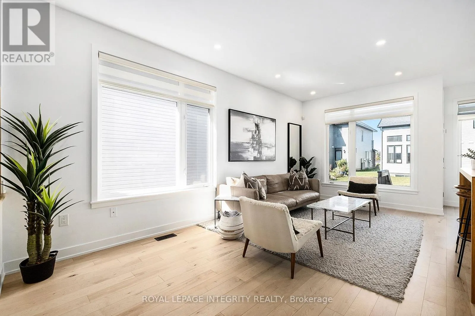 860 SOLARIUM AVENUE