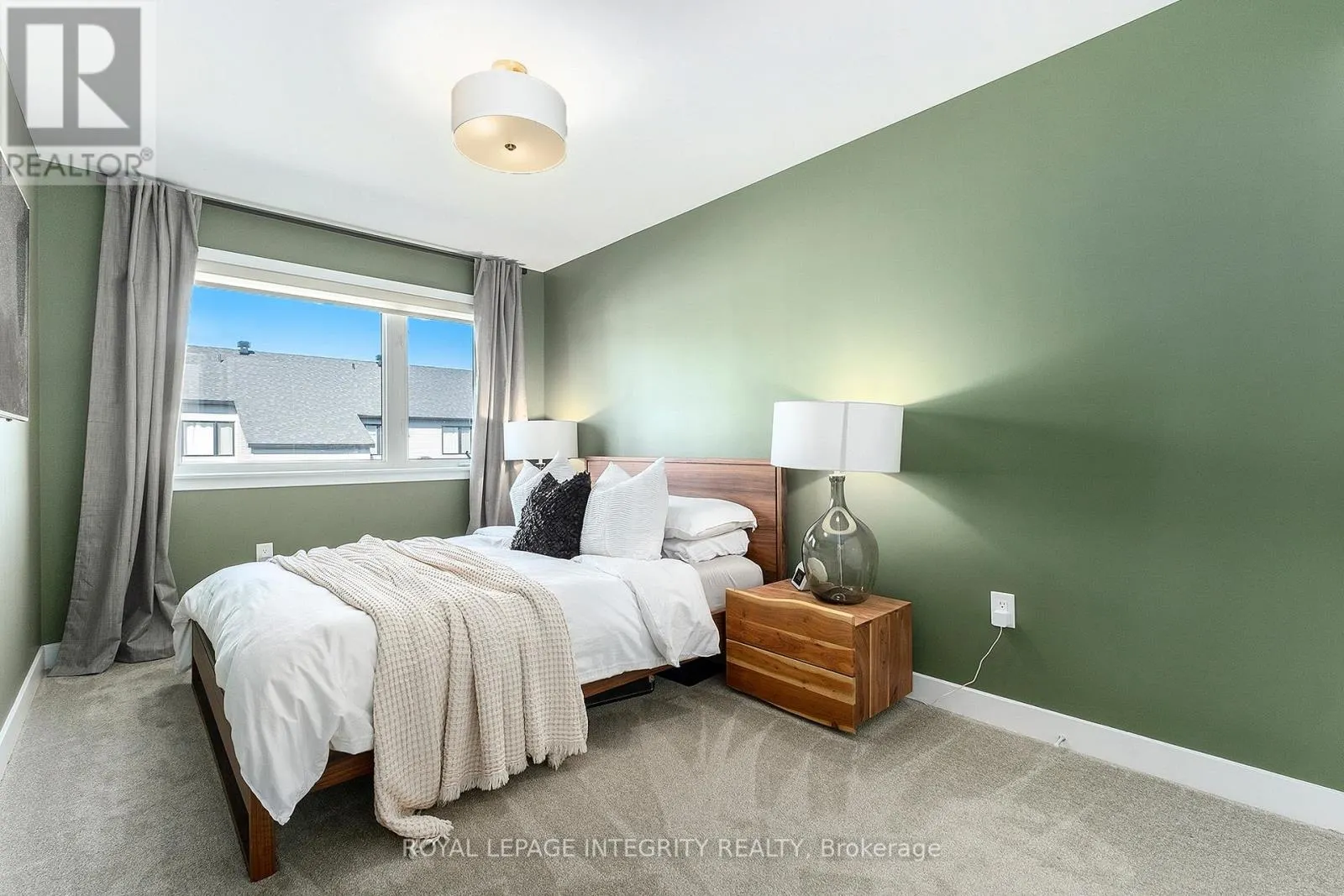 860 SOLARIUM AVENUE