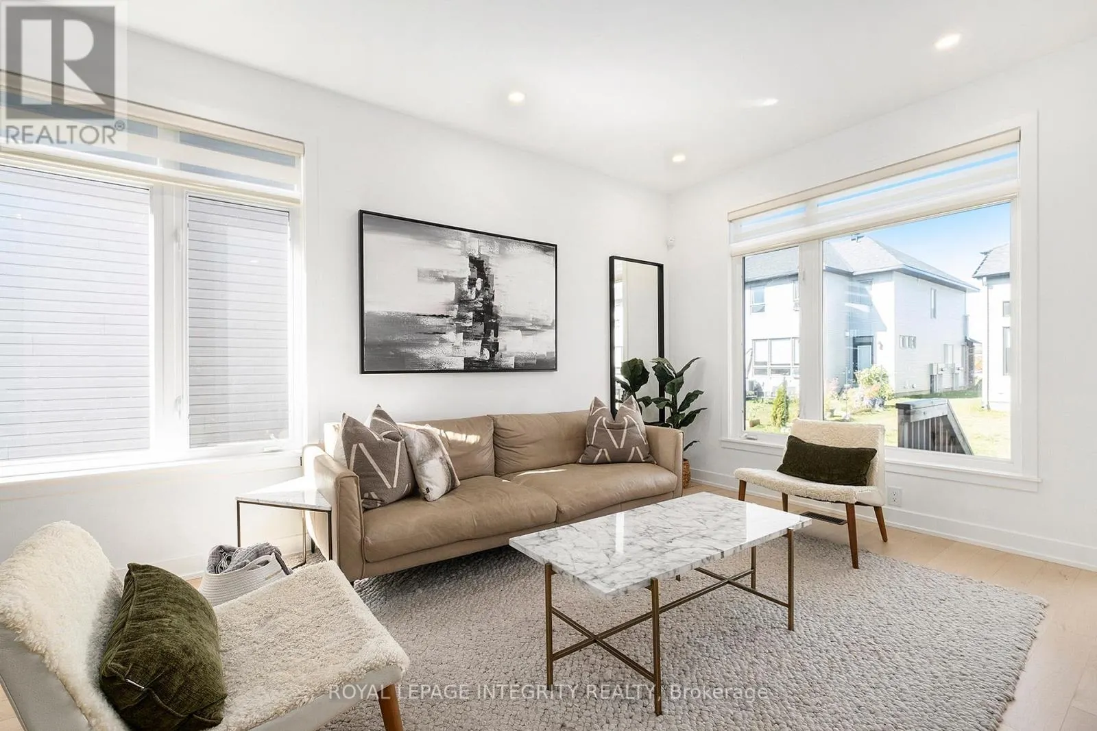 860 SOLARIUM AVENUE