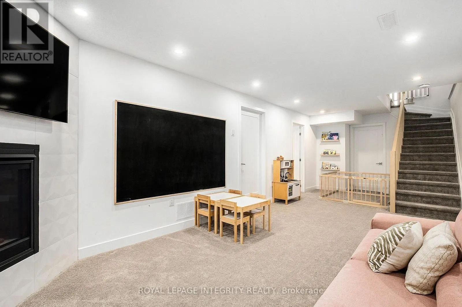860 SOLARIUM AVENUE