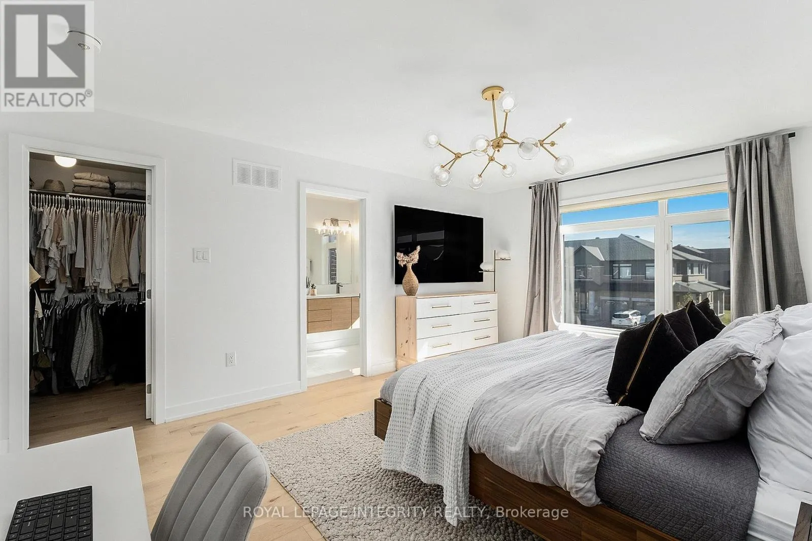 860 SOLARIUM AVENUE