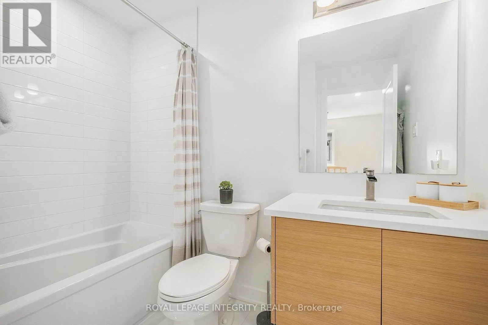 860 SOLARIUM AVENUE