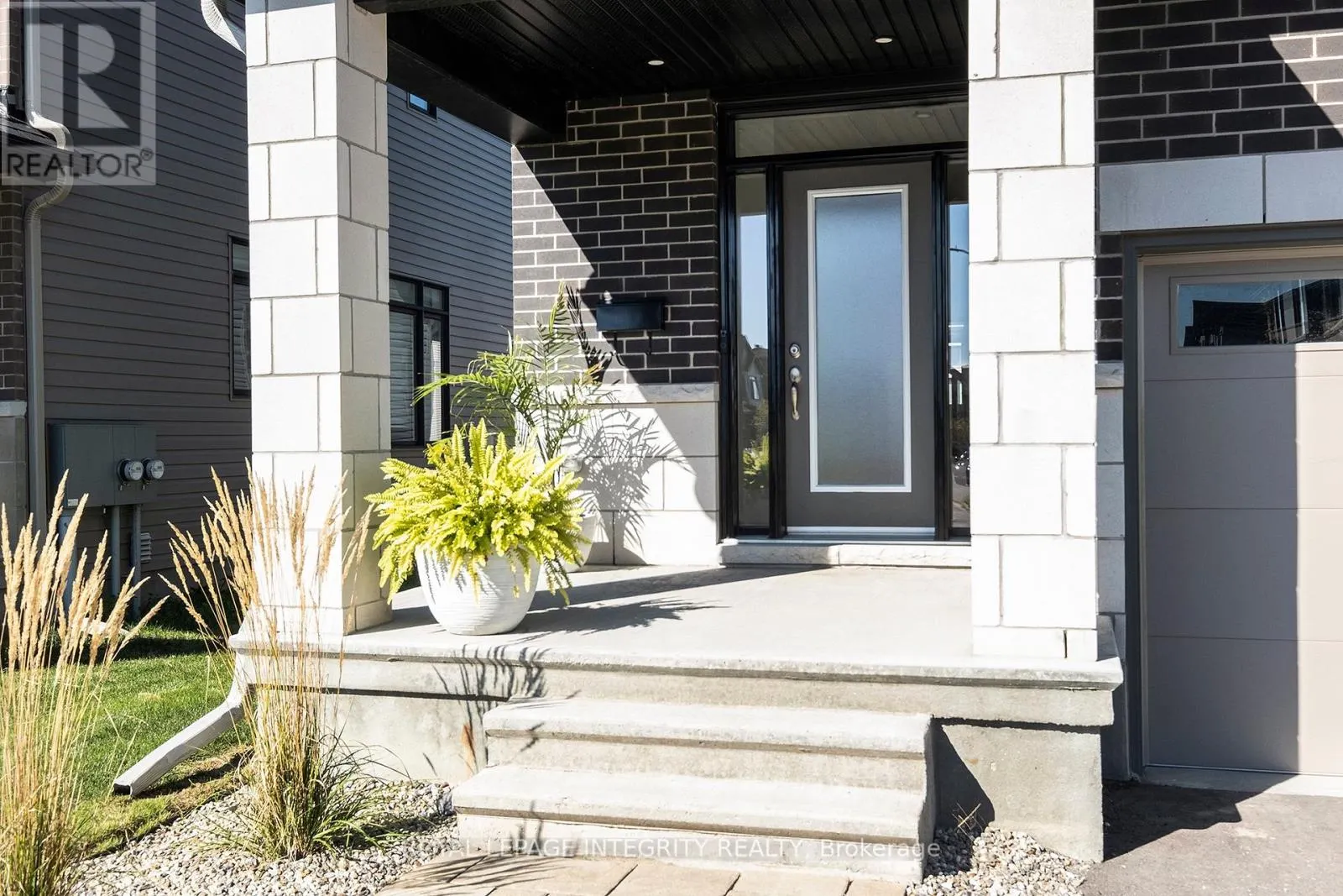 860 SOLARIUM AVENUE
