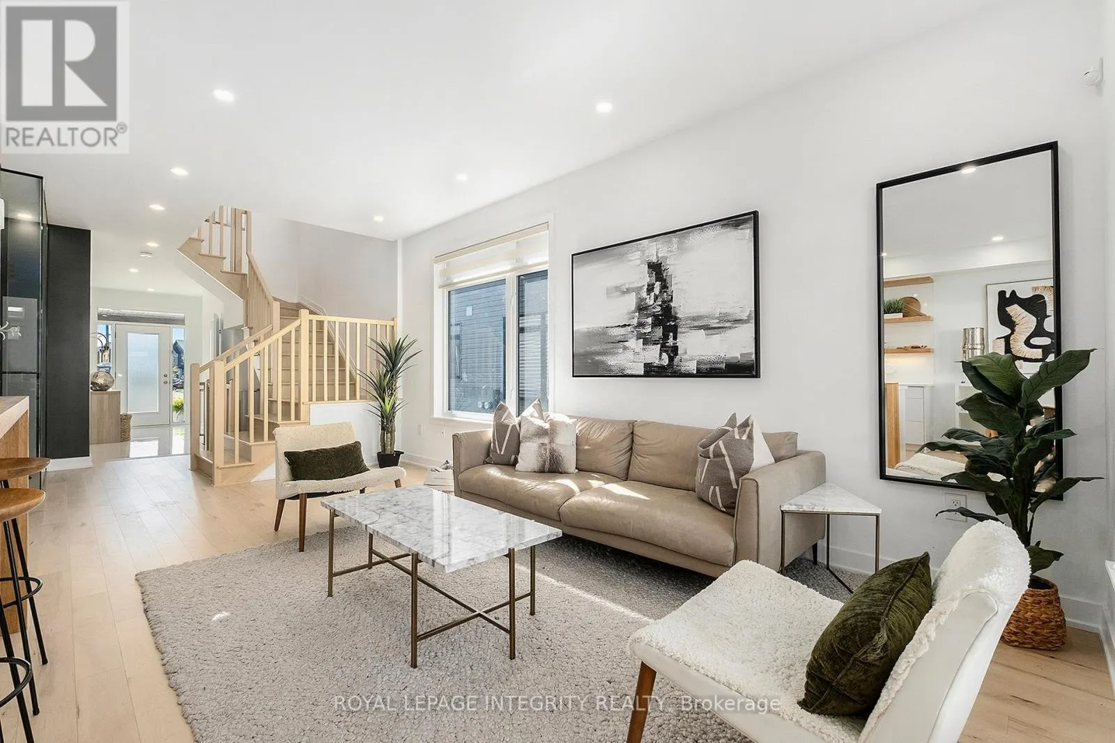 860 SOLARIUM AVENUE