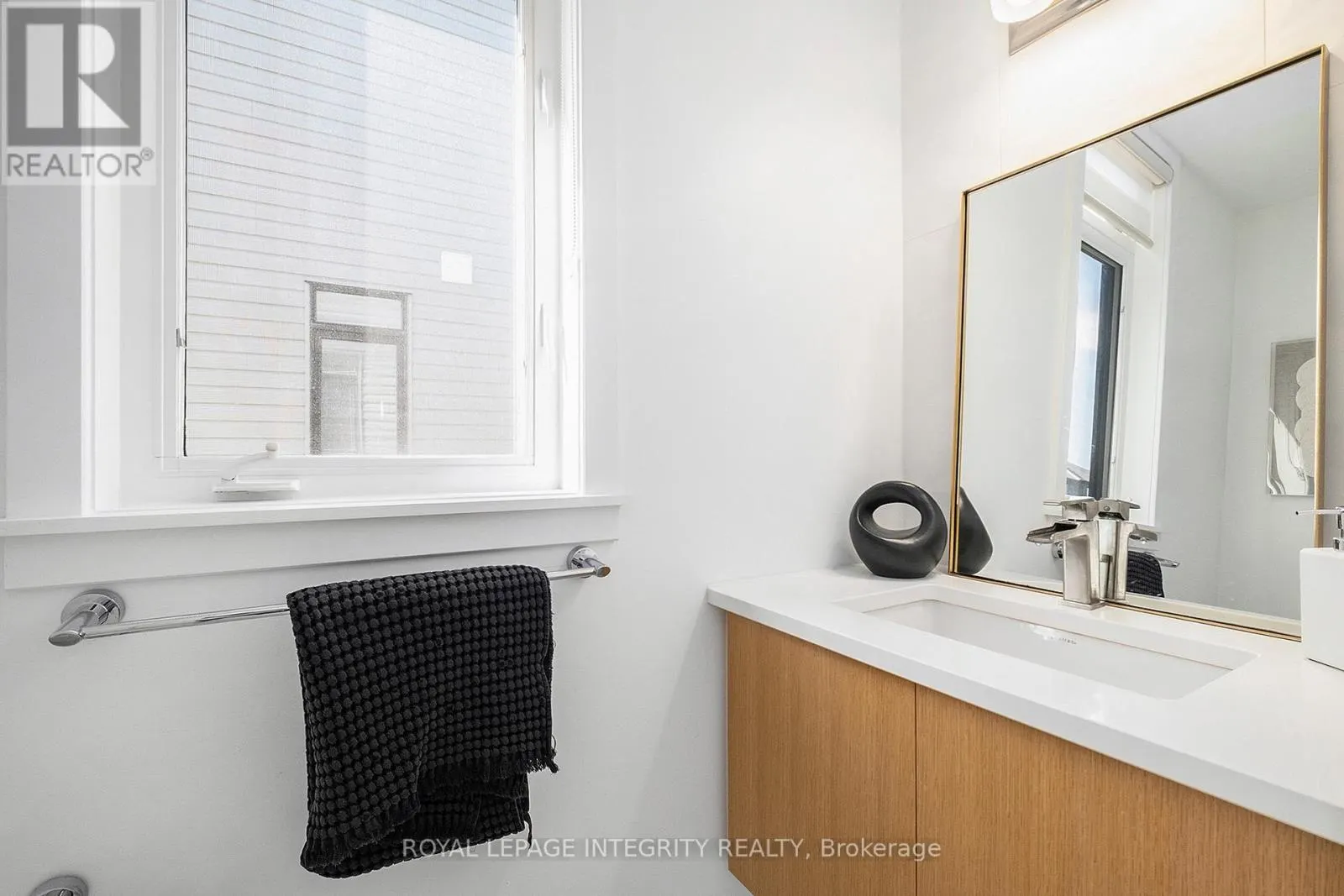 860 SOLARIUM AVENUE