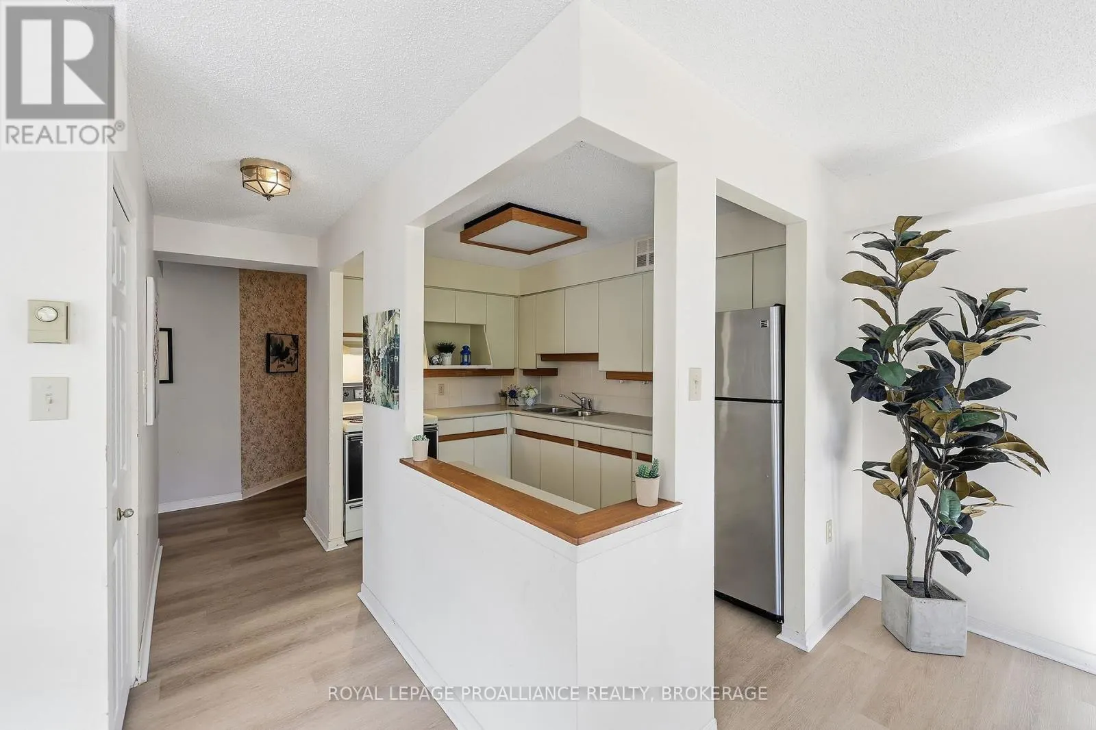 406 - 115 BARRETT COURT #406