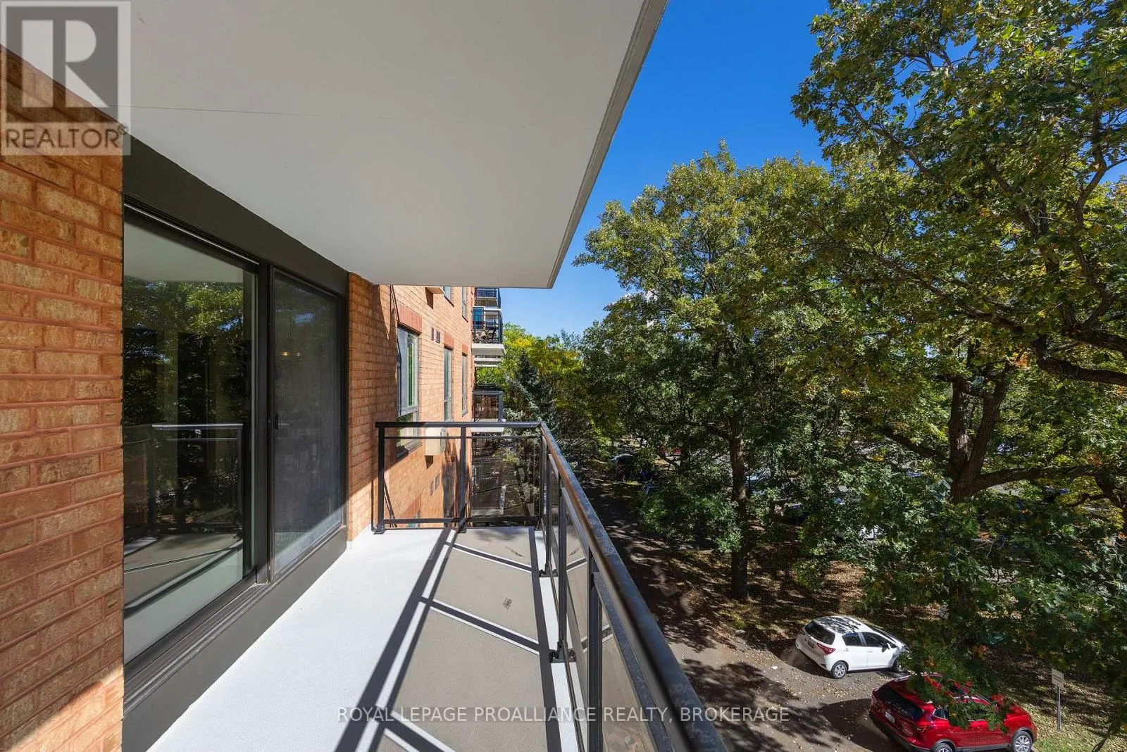 406 - 115 BARRETT COURT #406