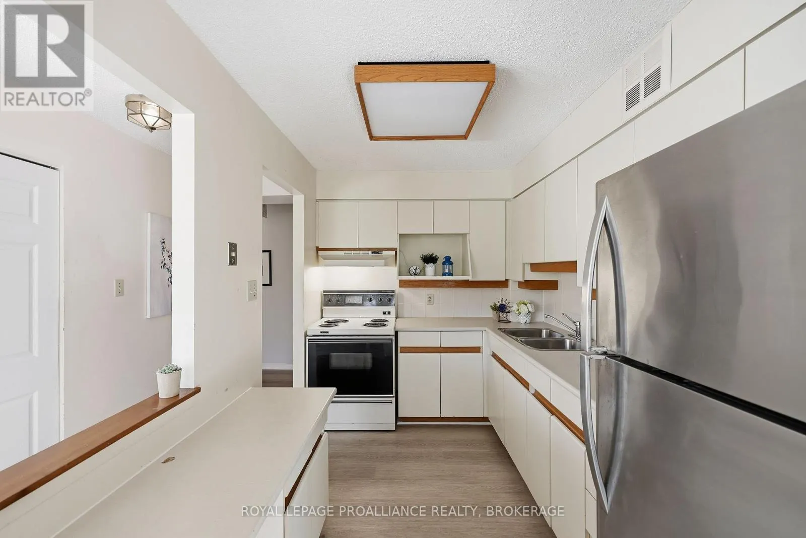 406 - 115 BARRETT COURT #406