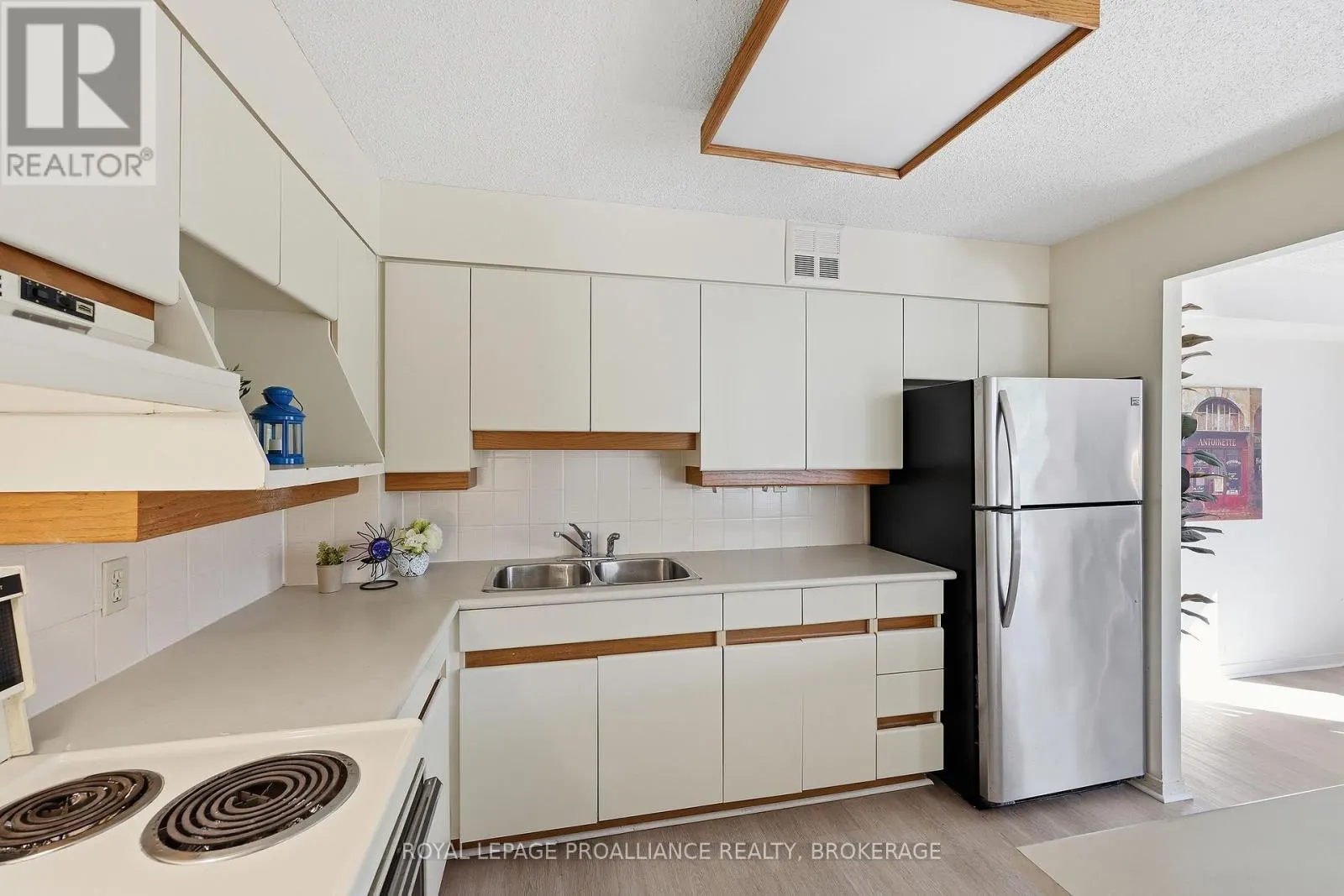 406 - 115 BARRETT COURT #406