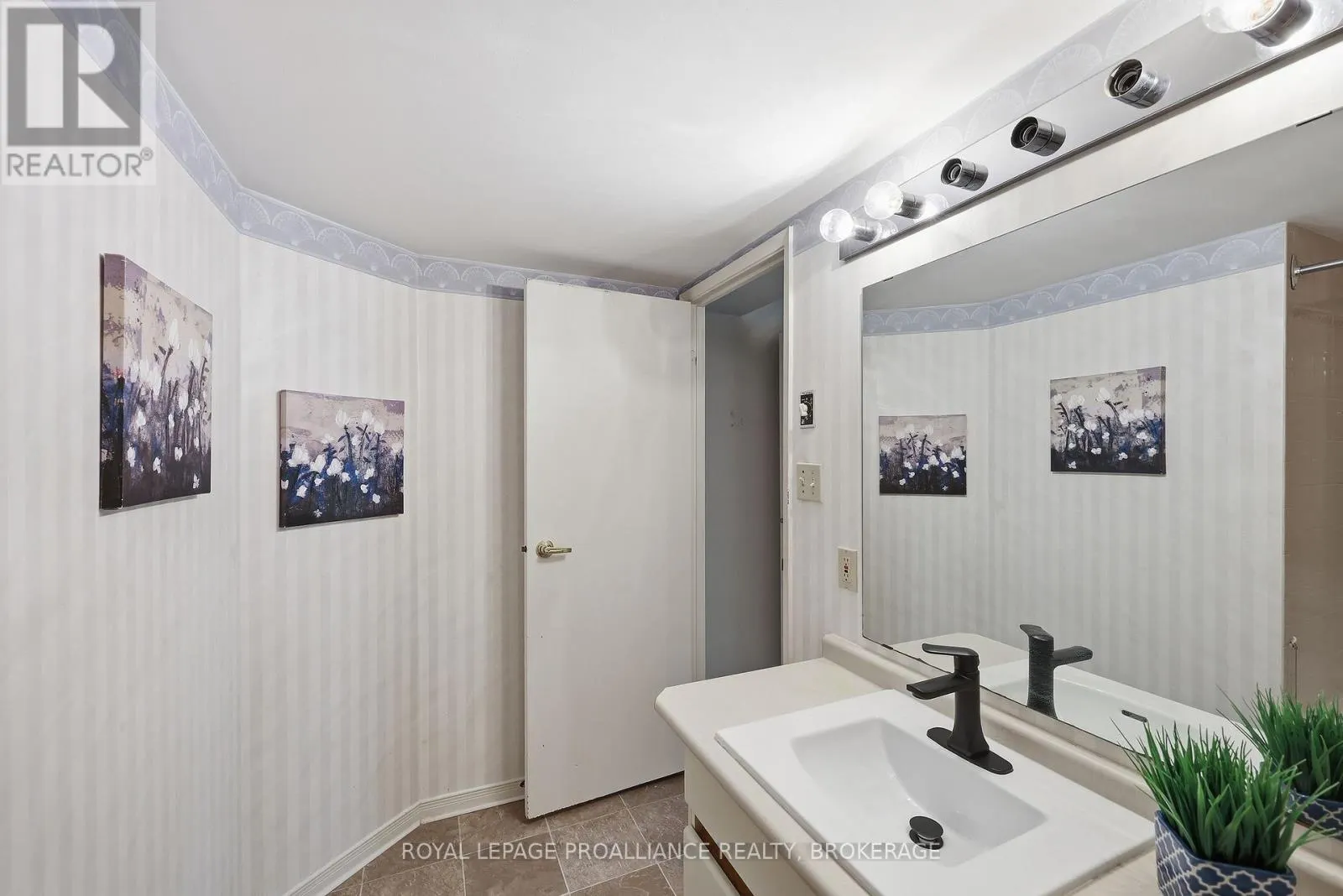 406 - 115 BARRETT COURT #406