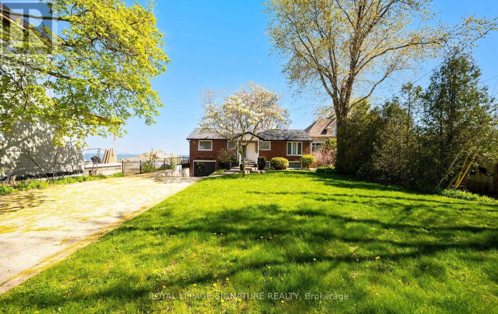 17 WENDAKEE DRIVE