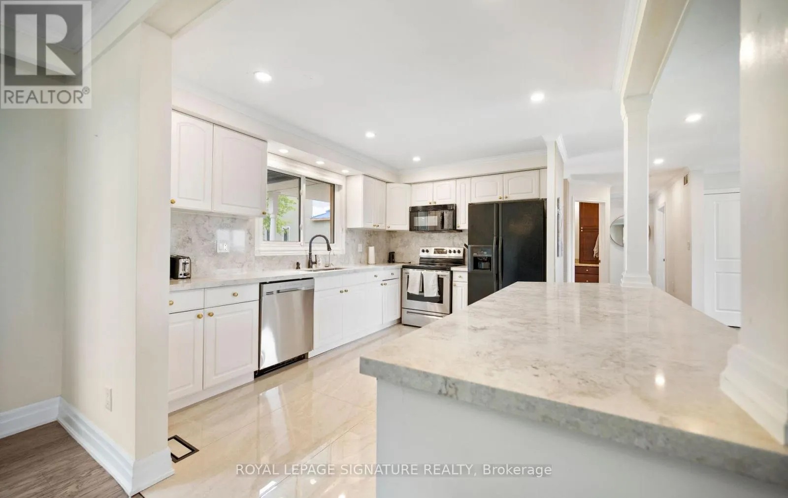 17 WENDAKEE DRIVE