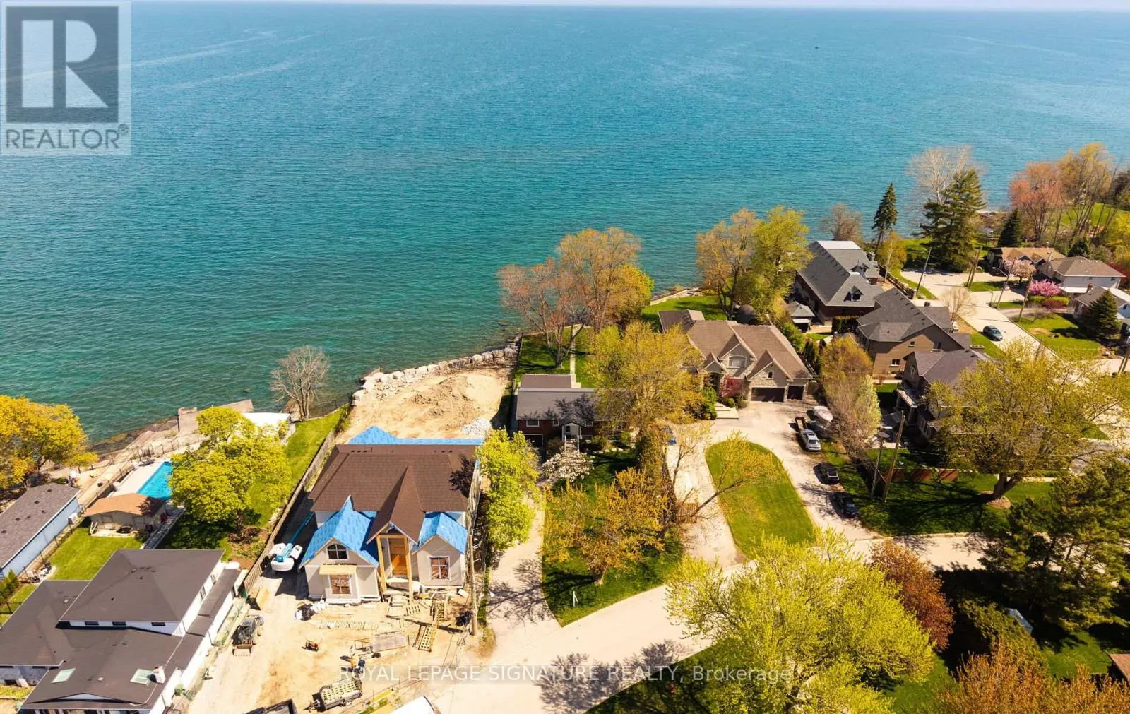 17 WENDAKEE DRIVE