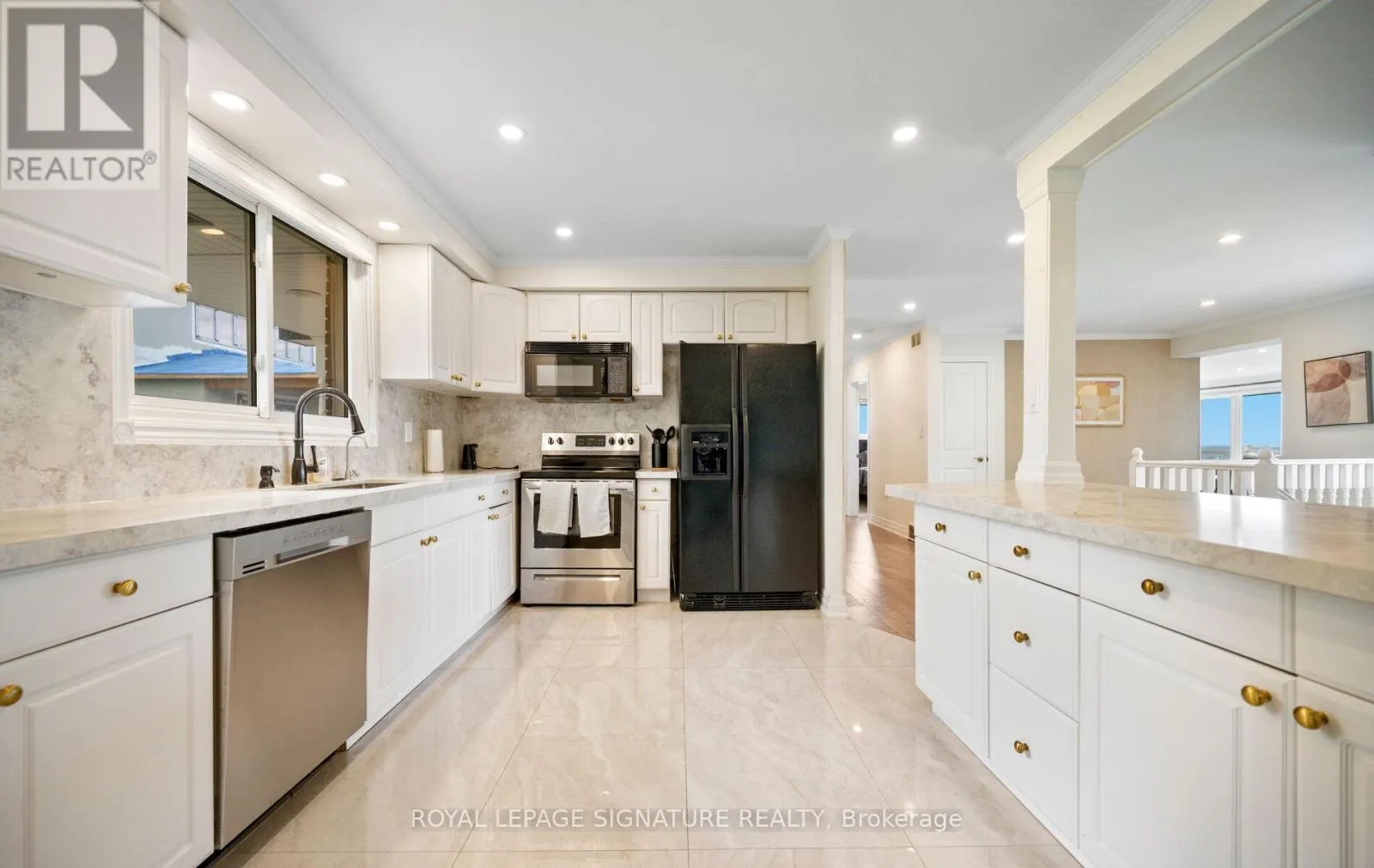 17 WENDAKEE DRIVE