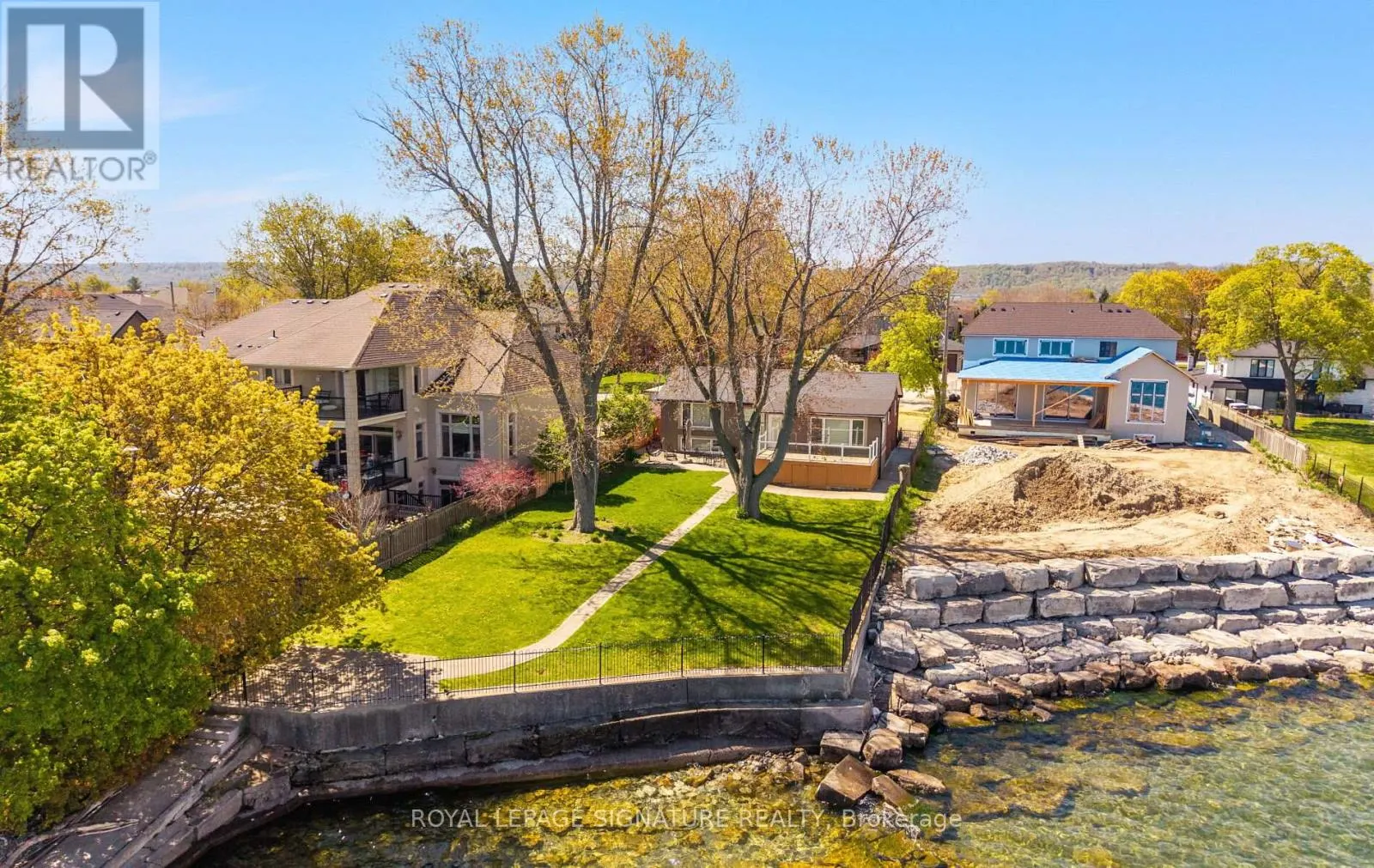 17 WENDAKEE DRIVE