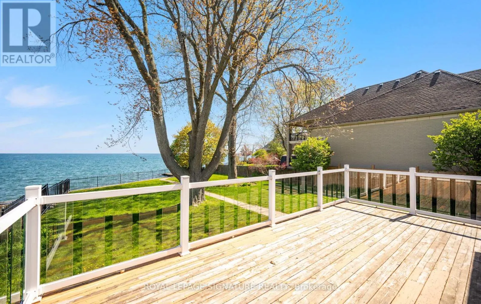 17 WENDAKEE DRIVE