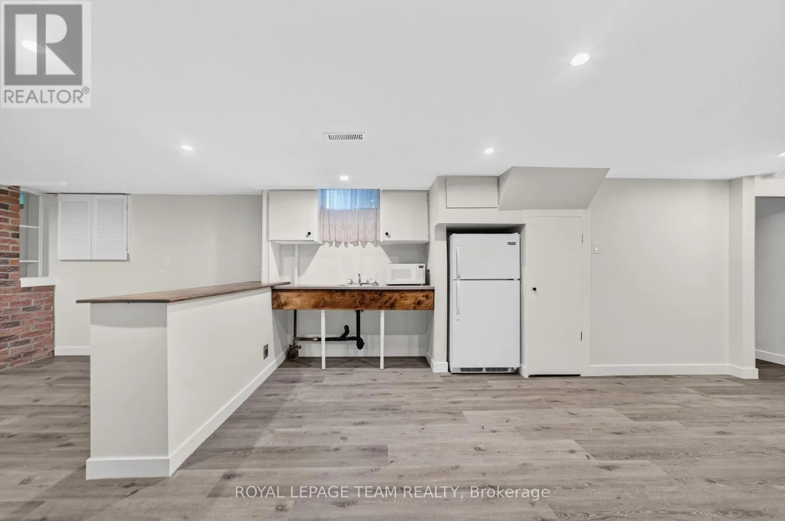 21 ELTERWATER AVENUE