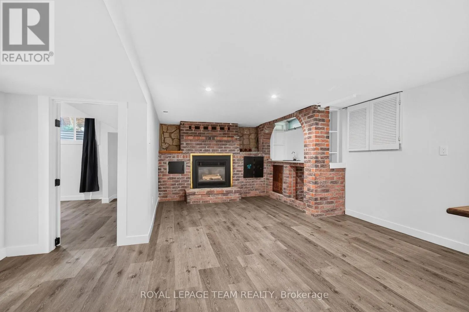 21 ELTERWATER AVENUE