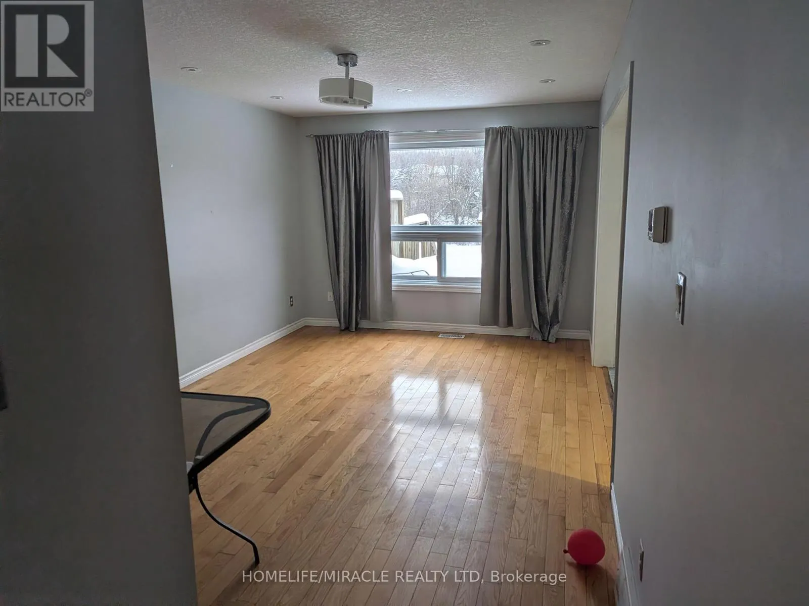 352 BANKSIDE DRIVE