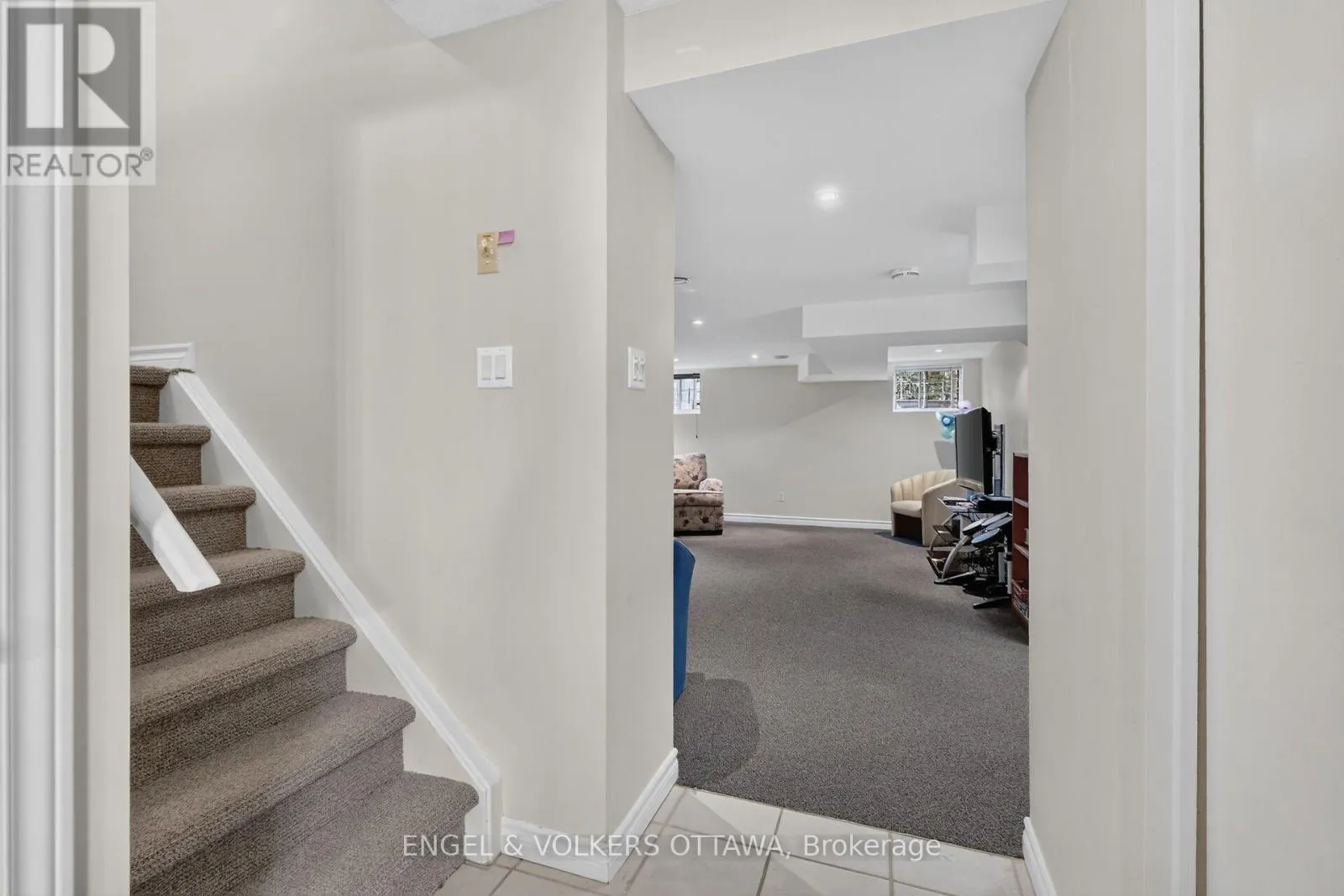 628 BYRON AVENUE