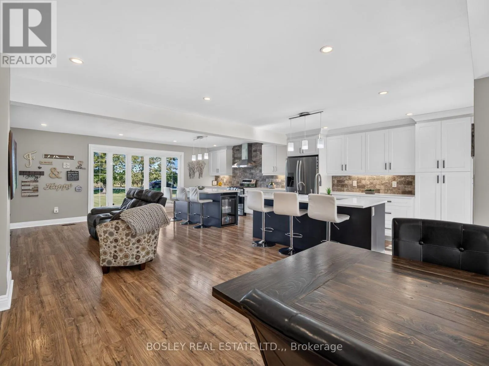 1676 SECOND AVENUE