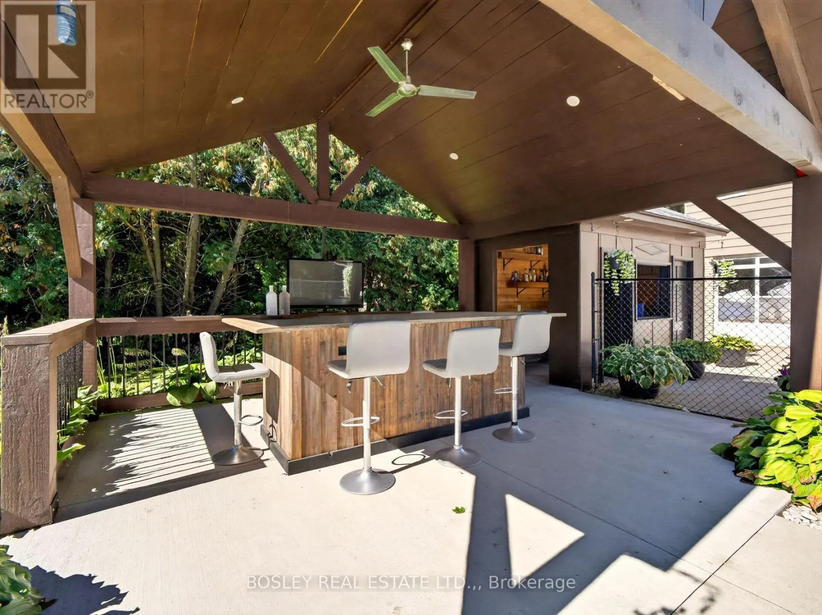 1676 SECOND AVENUE