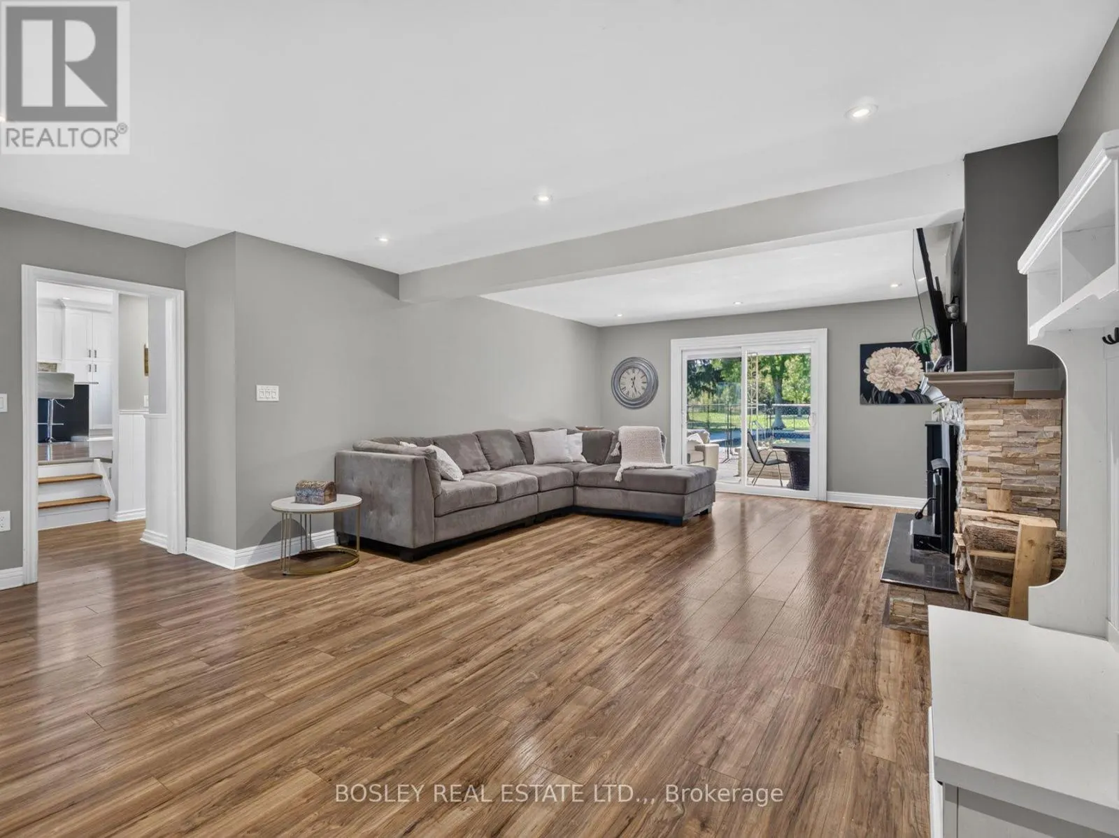 1676 SECOND AVENUE