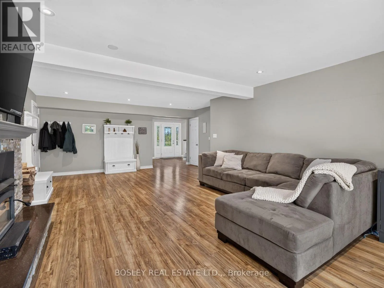 1676 SECOND AVENUE