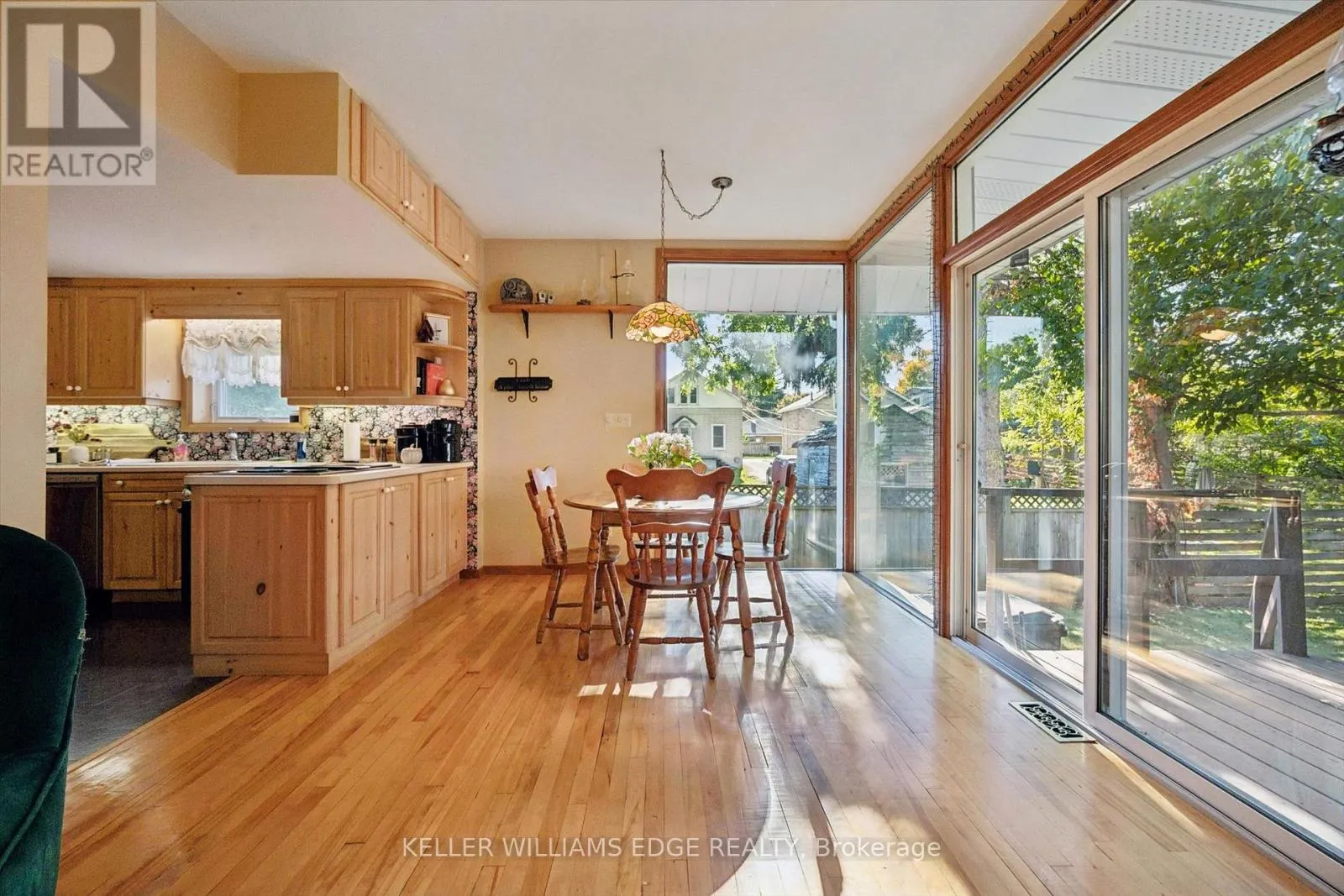 199 1/2 DUNDAS LANE