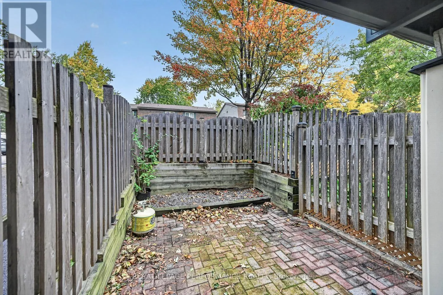 30 VIEWPOINTE PRIVATE