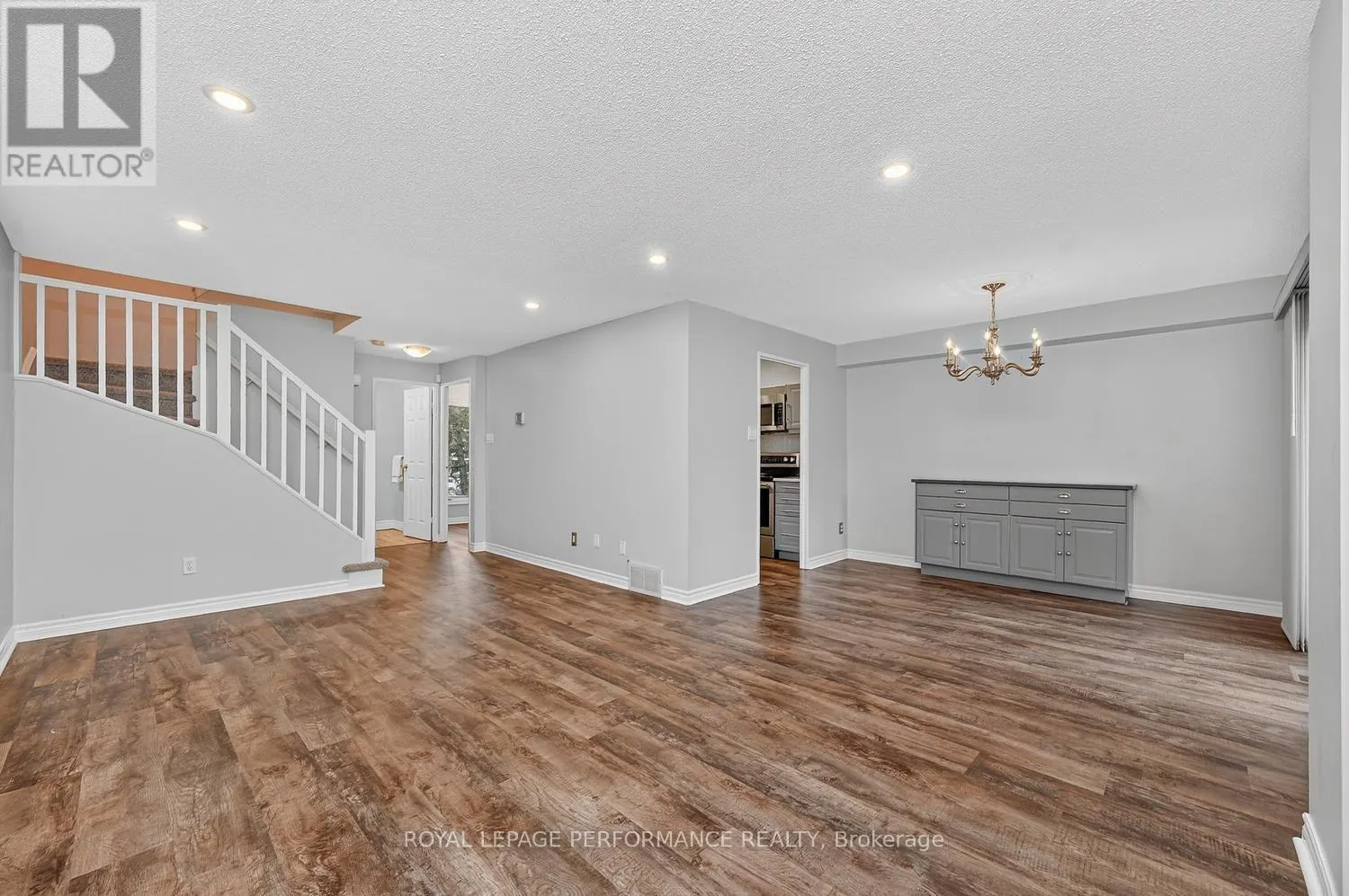 30 VIEWPOINTE PRIVATE