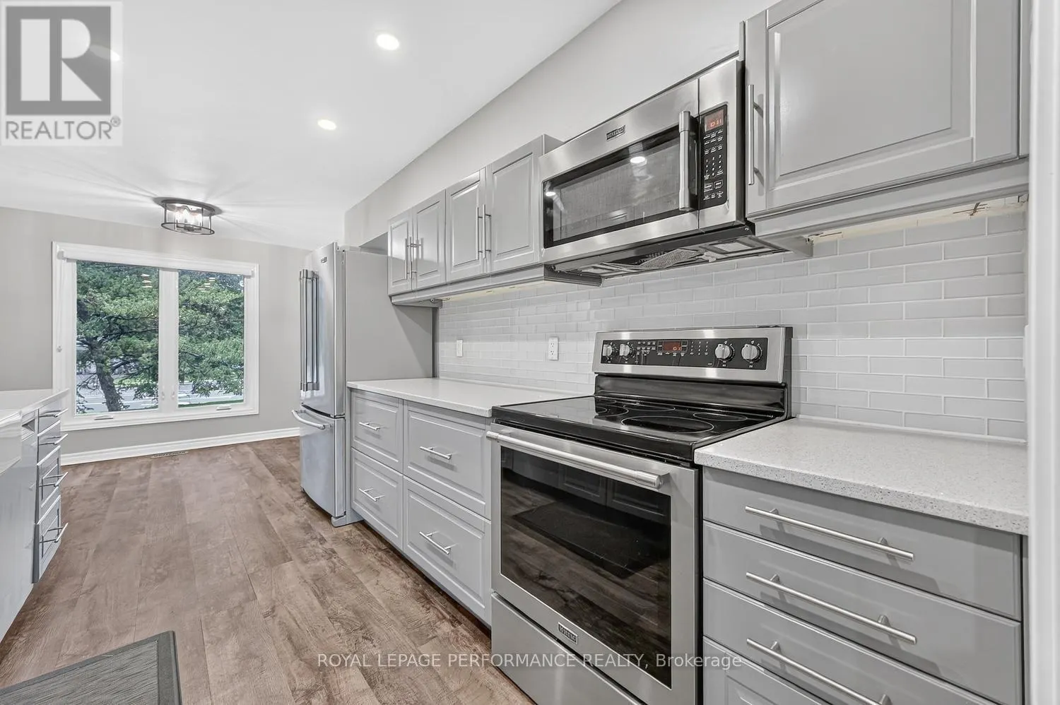 30 VIEWPOINTE PRIVATE