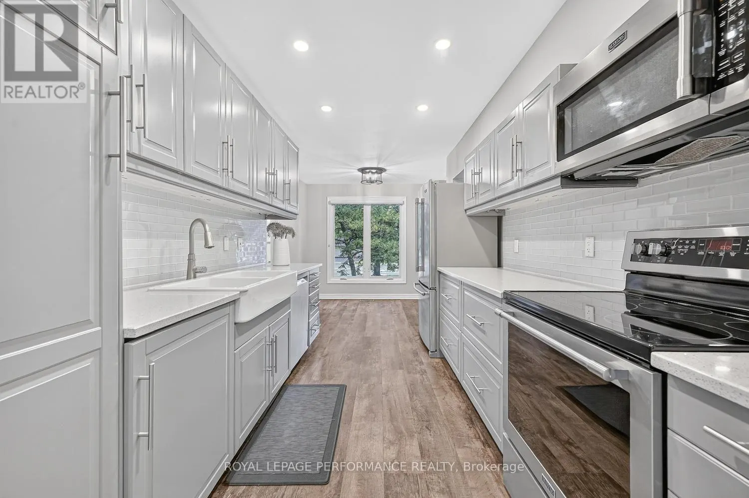 30 VIEWPOINTE PRIVATE