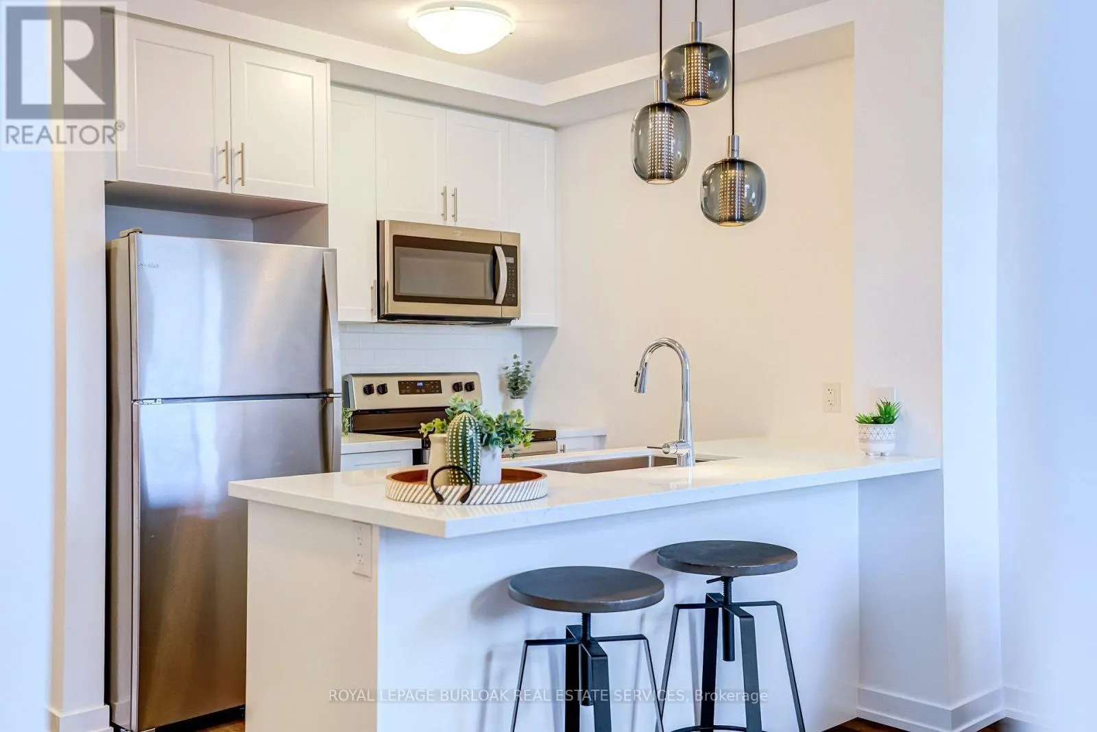 516 - 450 DUNDAS STREET E