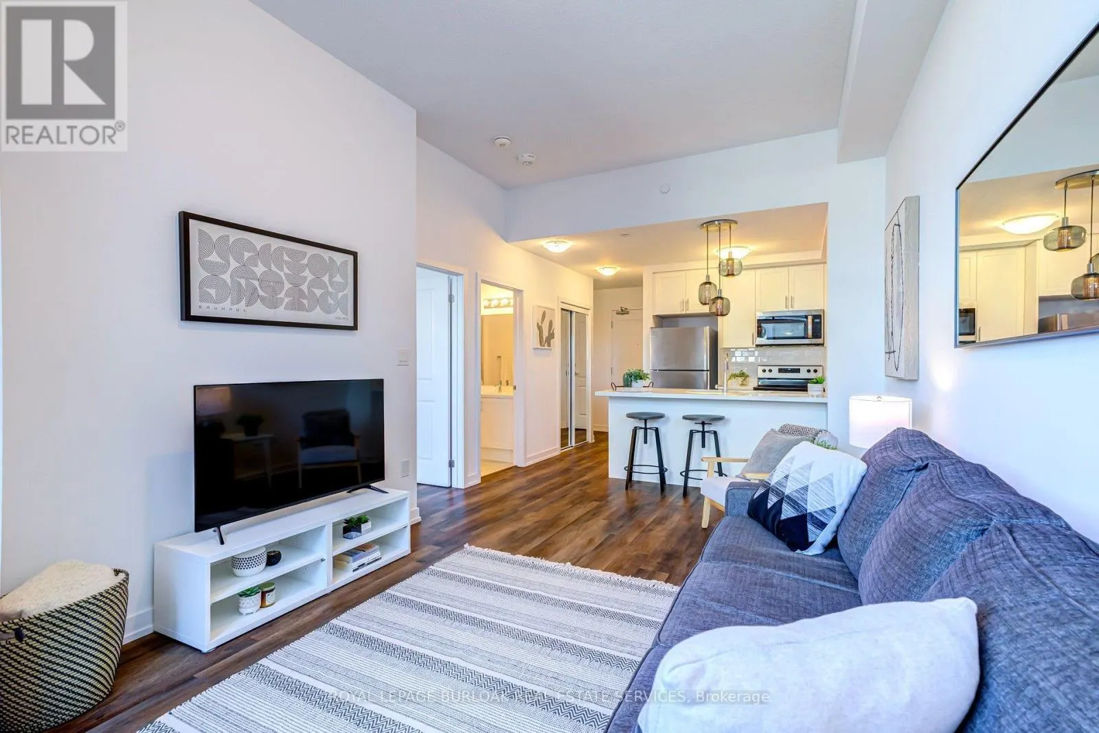 516 - 450 DUNDAS STREET E