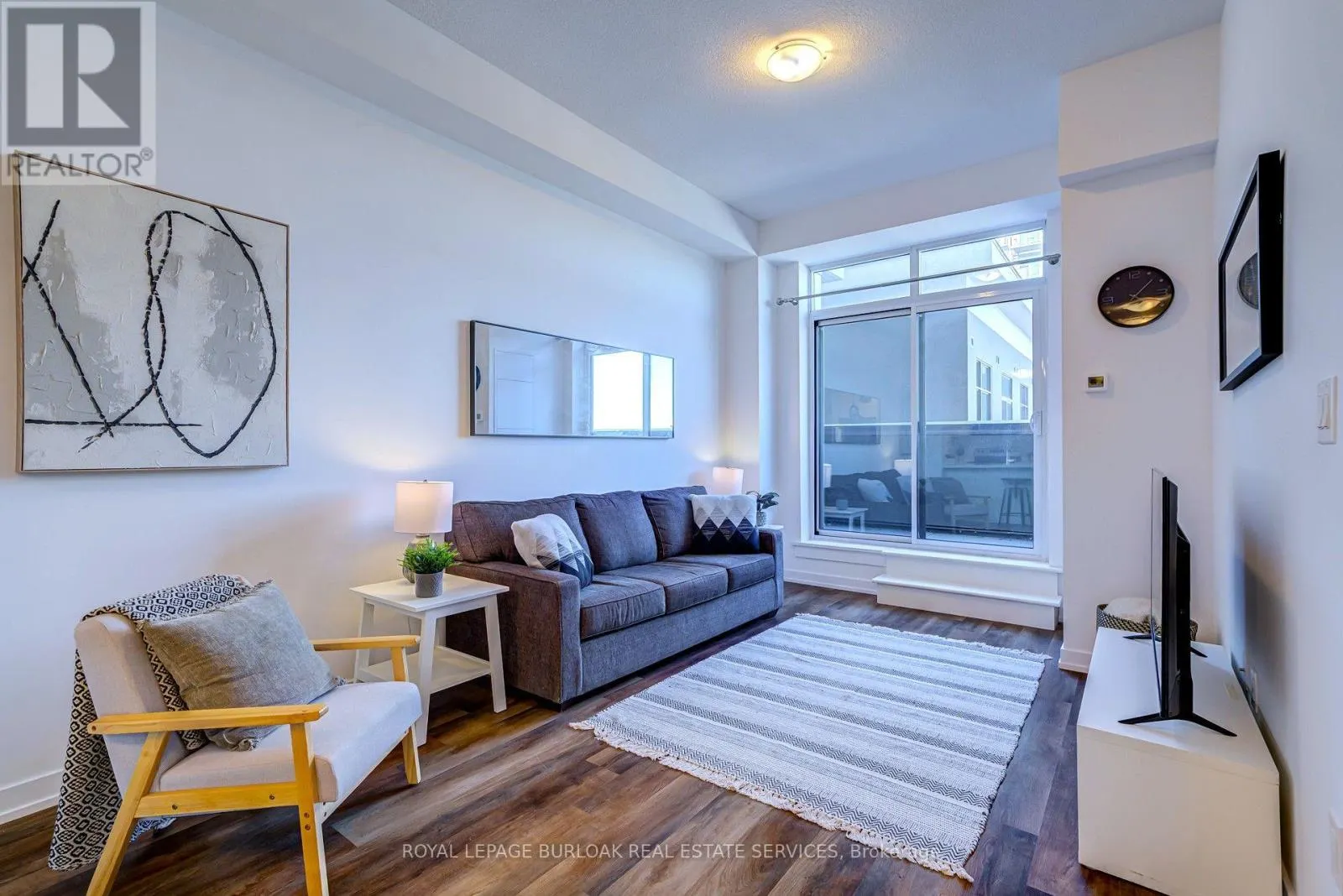 516 - 450 DUNDAS STREET E