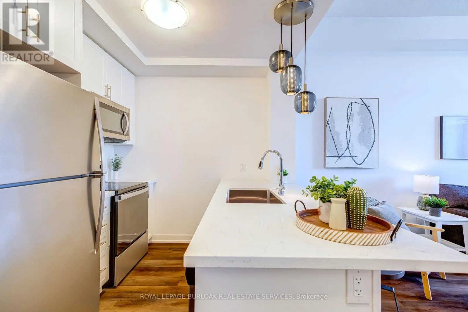 516 - 450 DUNDAS STREET E