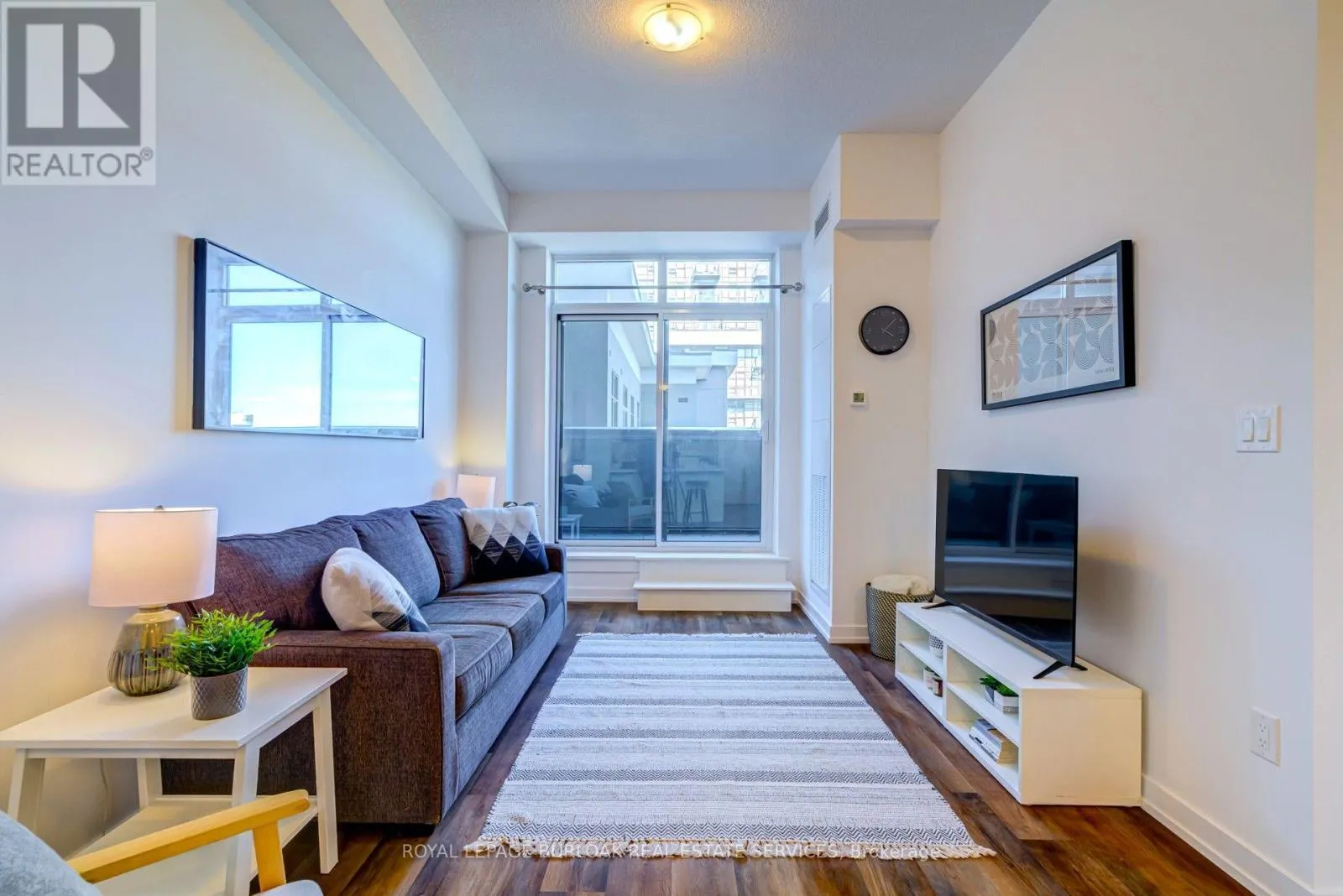 516 - 450 DUNDAS STREET E
