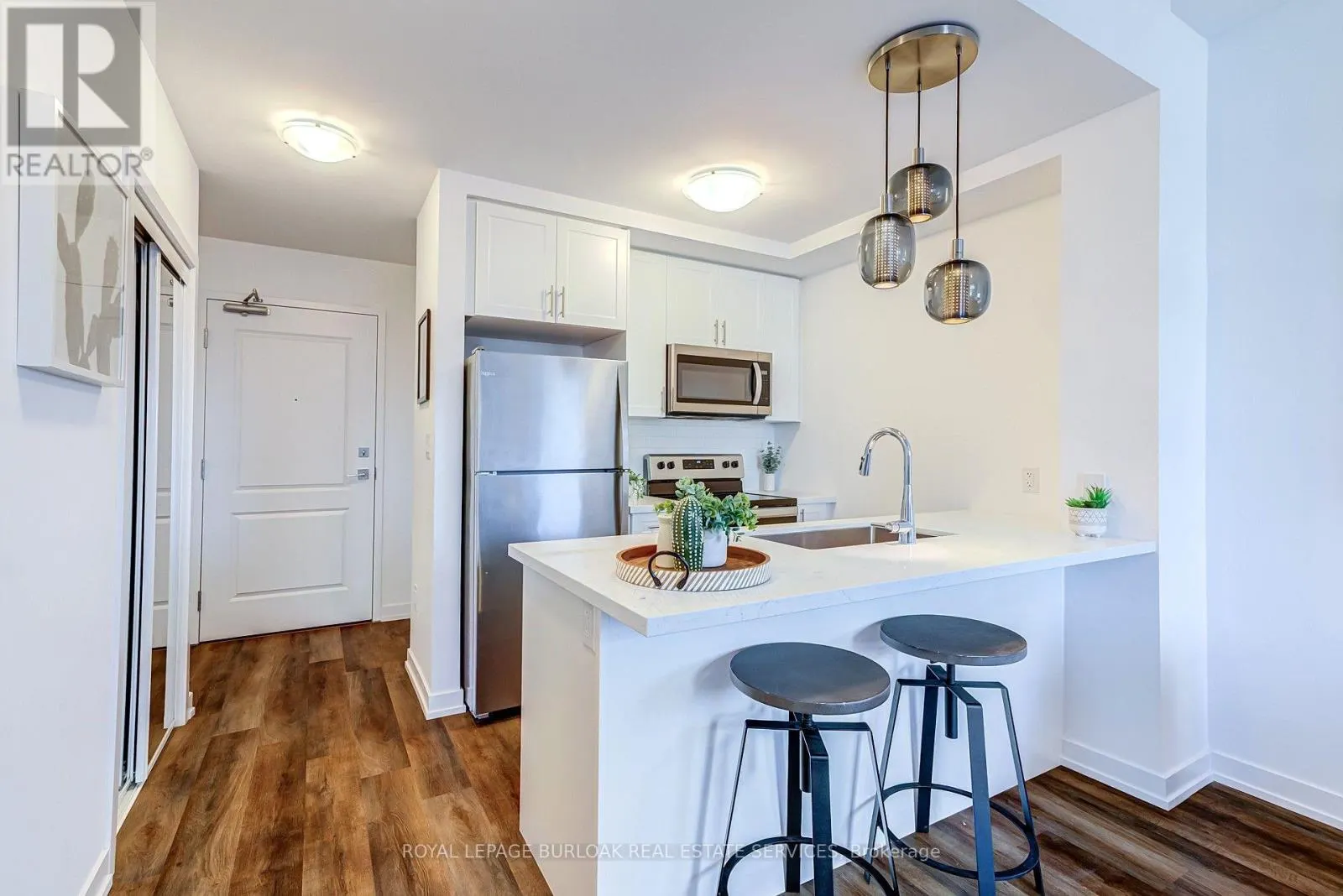 516 - 450 DUNDAS STREET E
