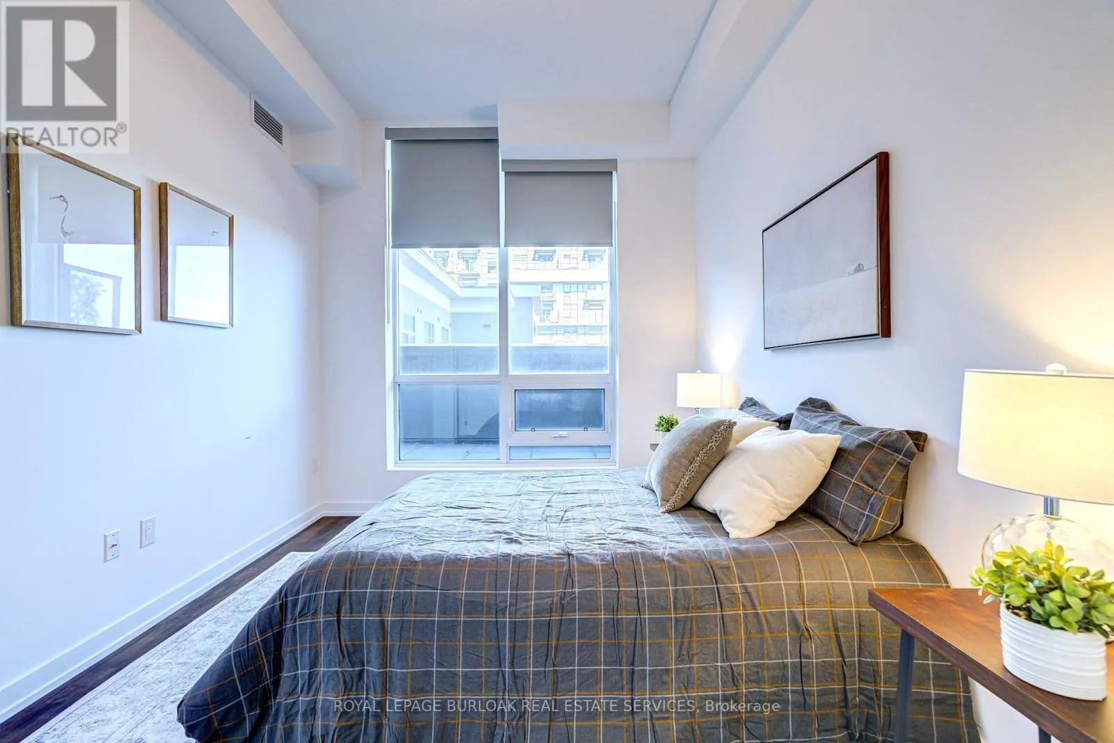 516 - 450 DUNDAS STREET E