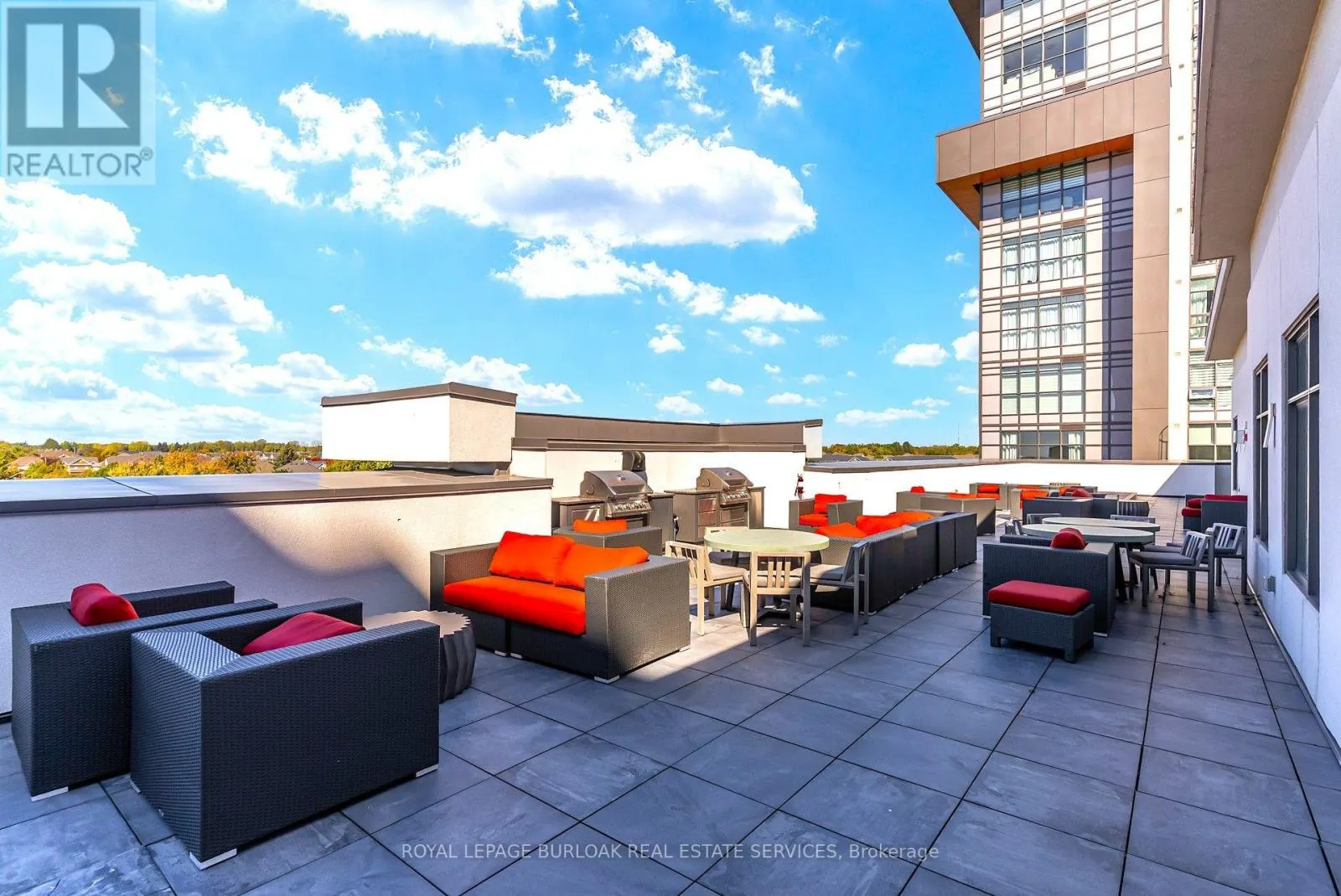 516 - 450 DUNDAS STREET E
